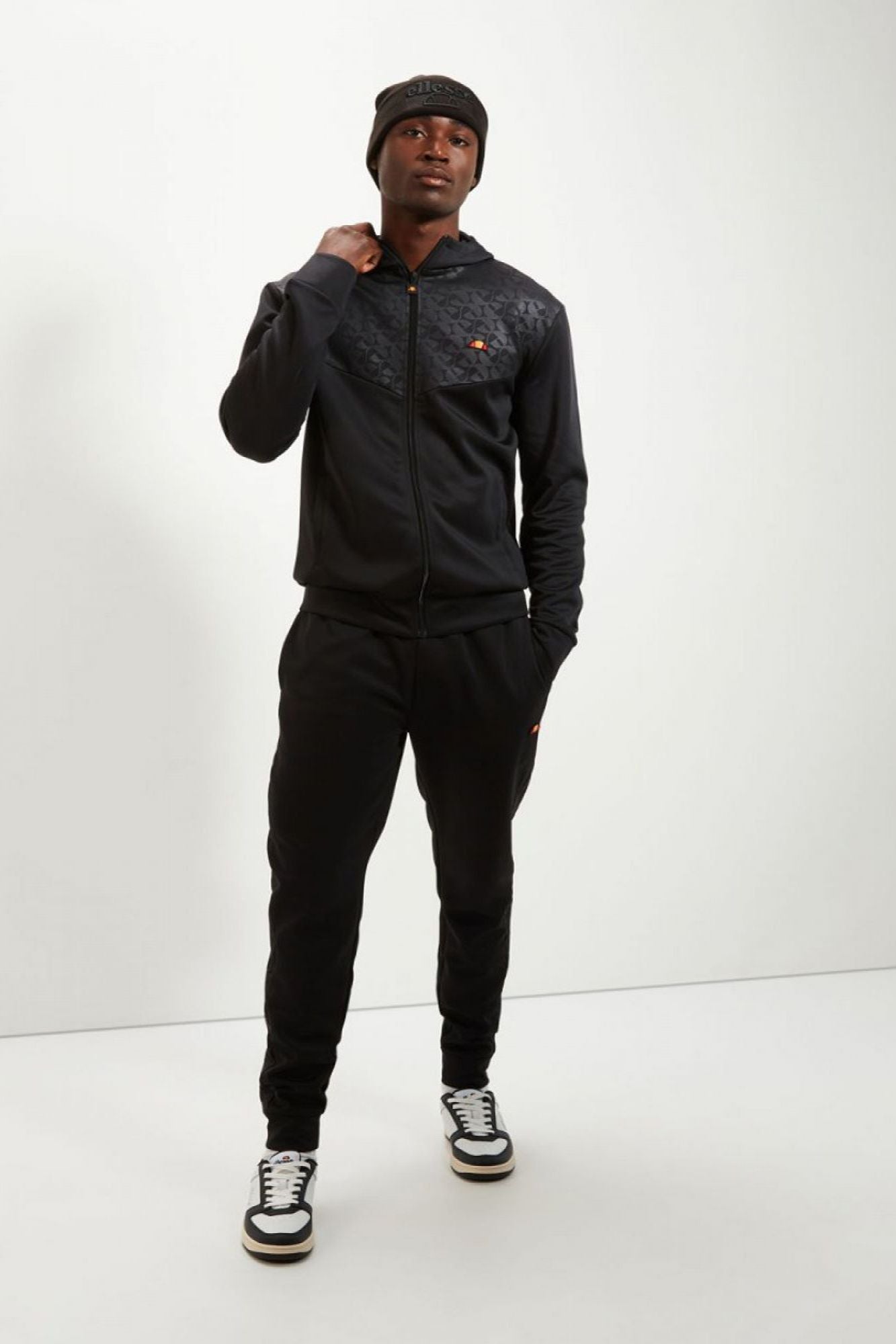 ELLESSE VARDIO TRACK TOP en color NEGRO (2)