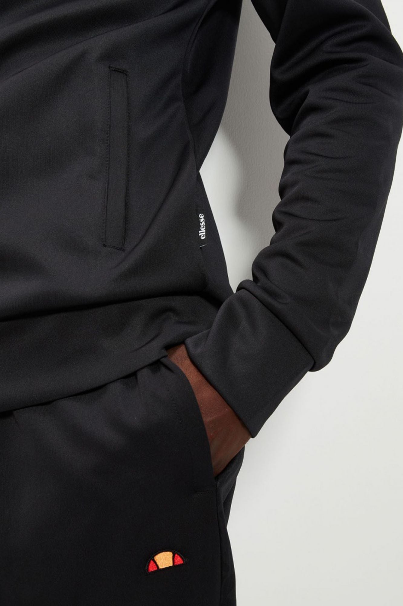 ELLESSE VARDIO TRACK TOP en color NEGRO (4)