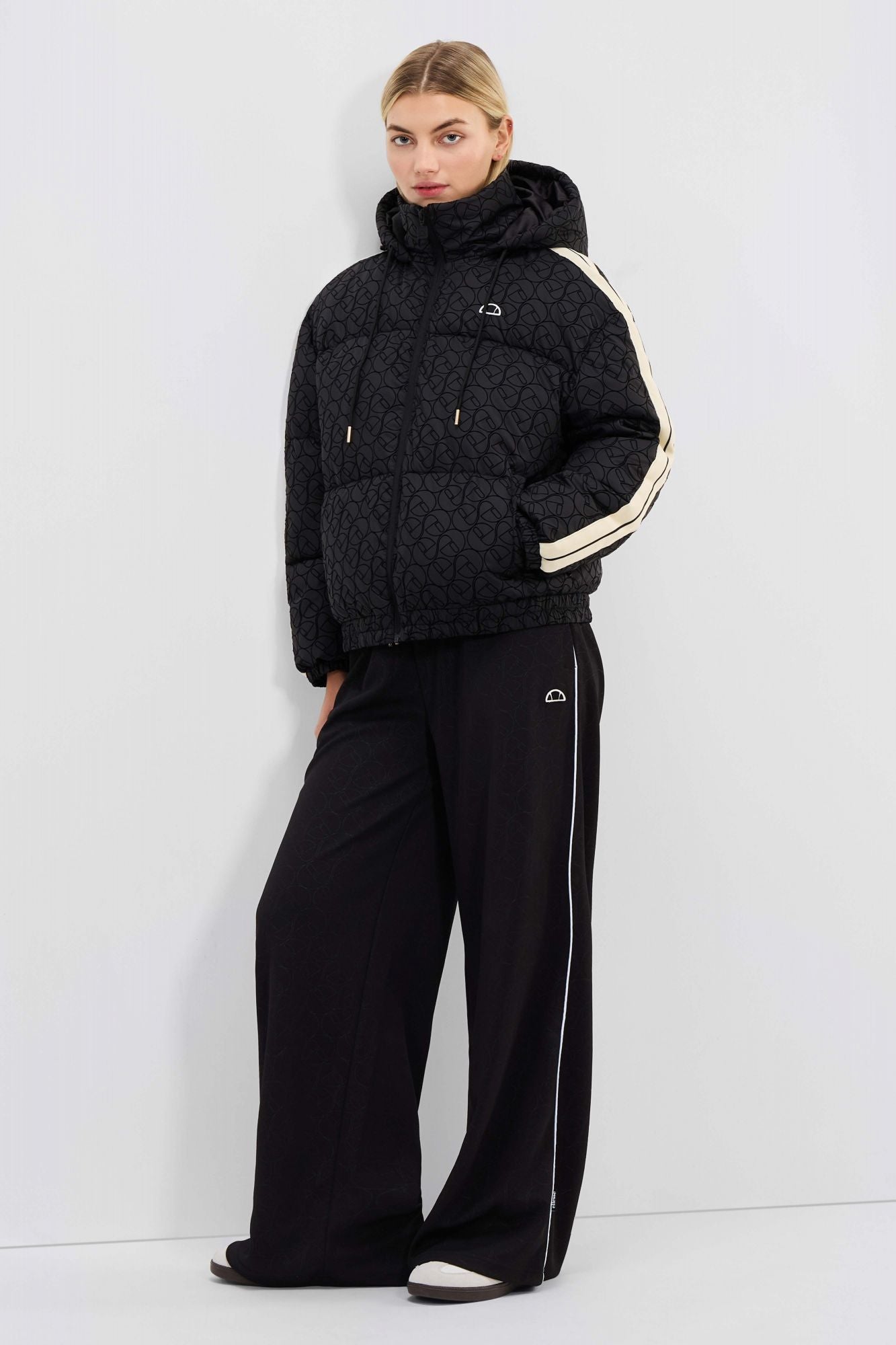 ELLESSE HONDO PADDED JACKET en color NEGRO (4)