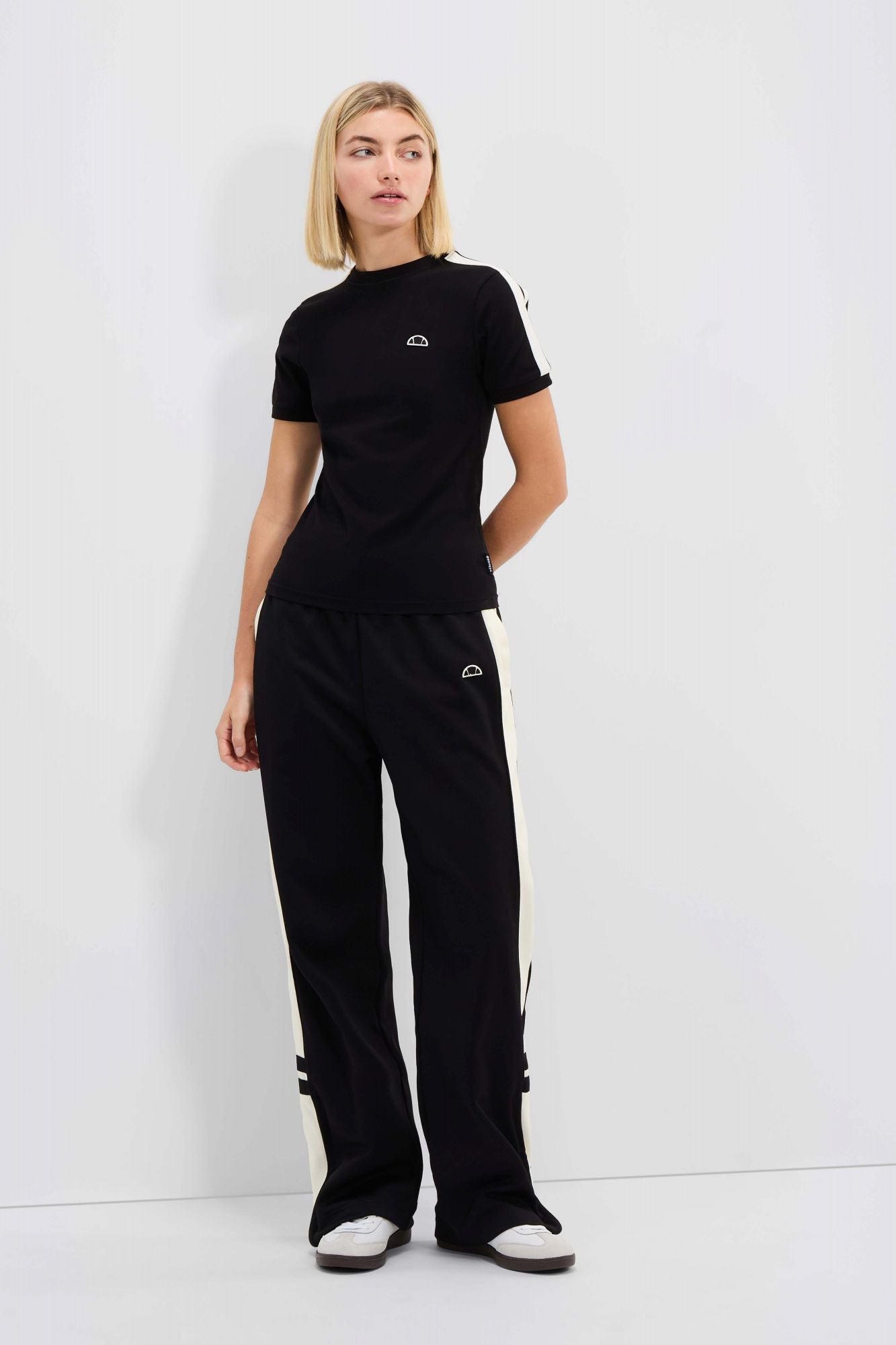 ELLESSE ZECORA TEE en color NEGRO (4)