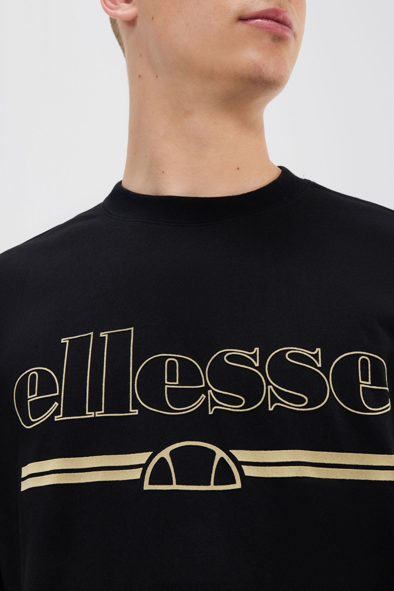 ELLESSE STRAZO TEE en color NEGRO (3)