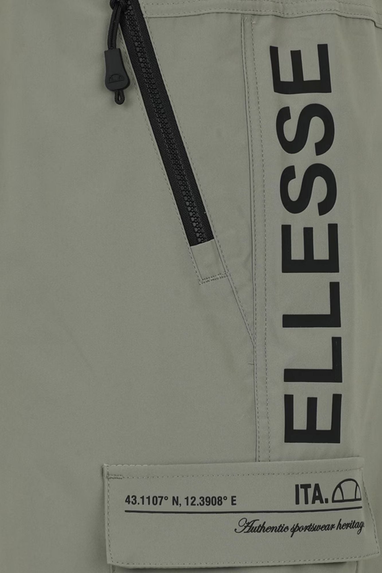 ELLESSE GAIANO CARGO SHORT en color VERDE (3)