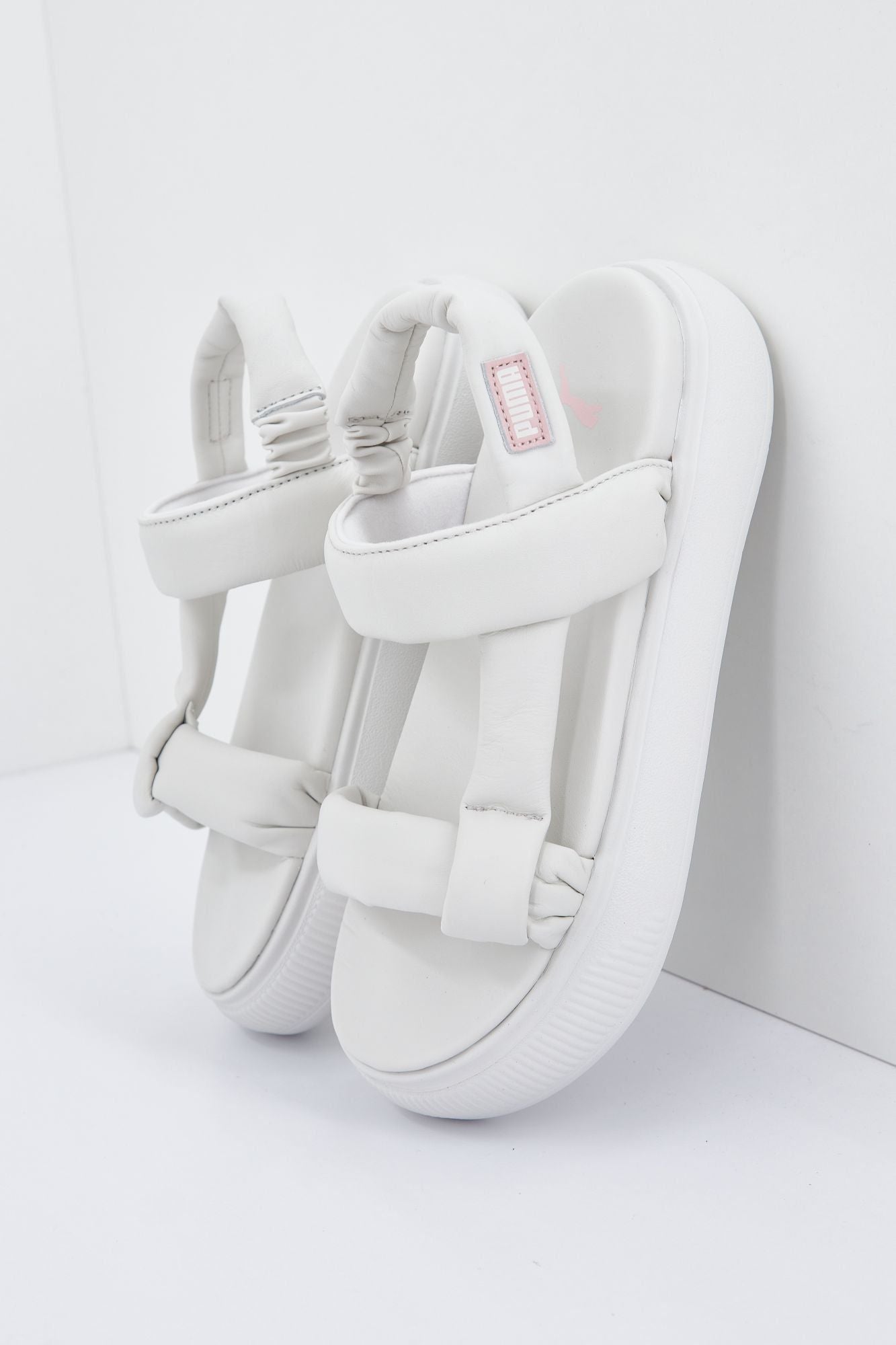 PUMA MAYU SUMMER en color GRIS (1)