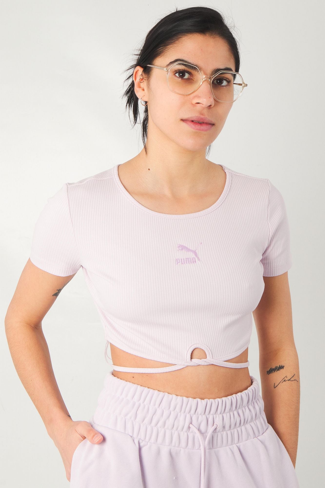 PUMA CLASSICS RIBBED TEE T-SHIRT en color ROSA (1)