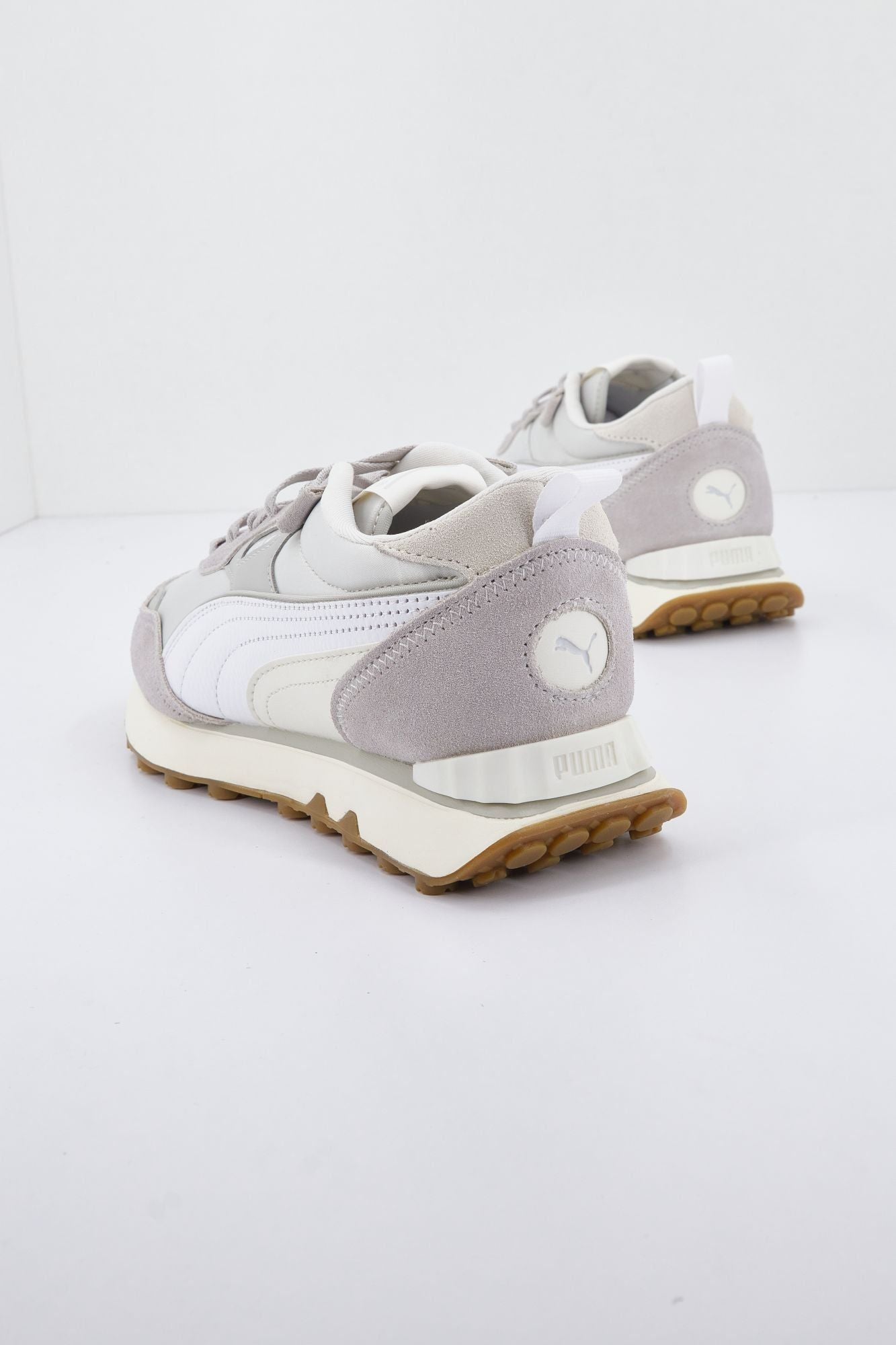 PUMA  RIDER FV SOFT WNS en color GRIS (3)