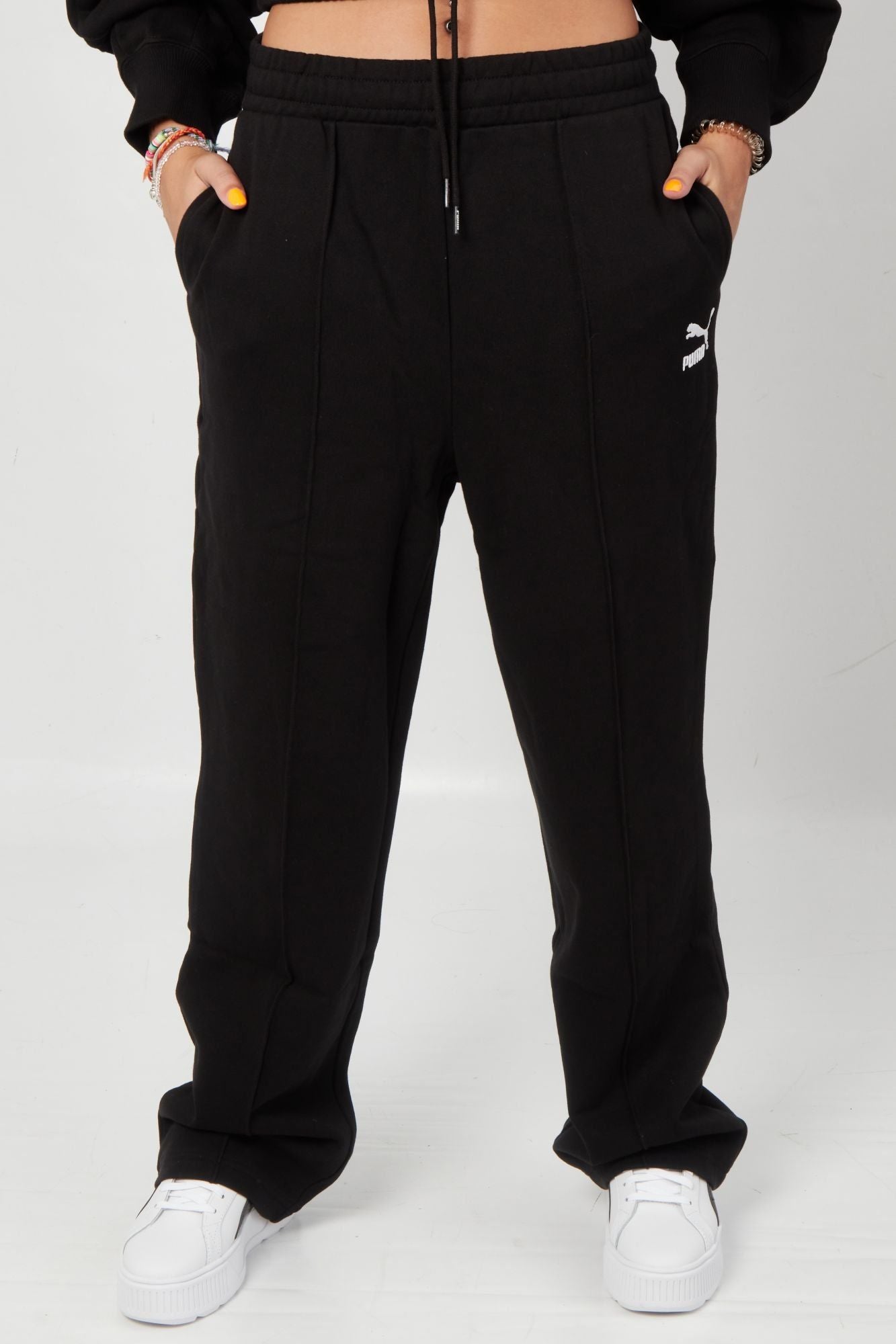 PUMA STRAIGT SWEATPAN en color NEGRO (1)