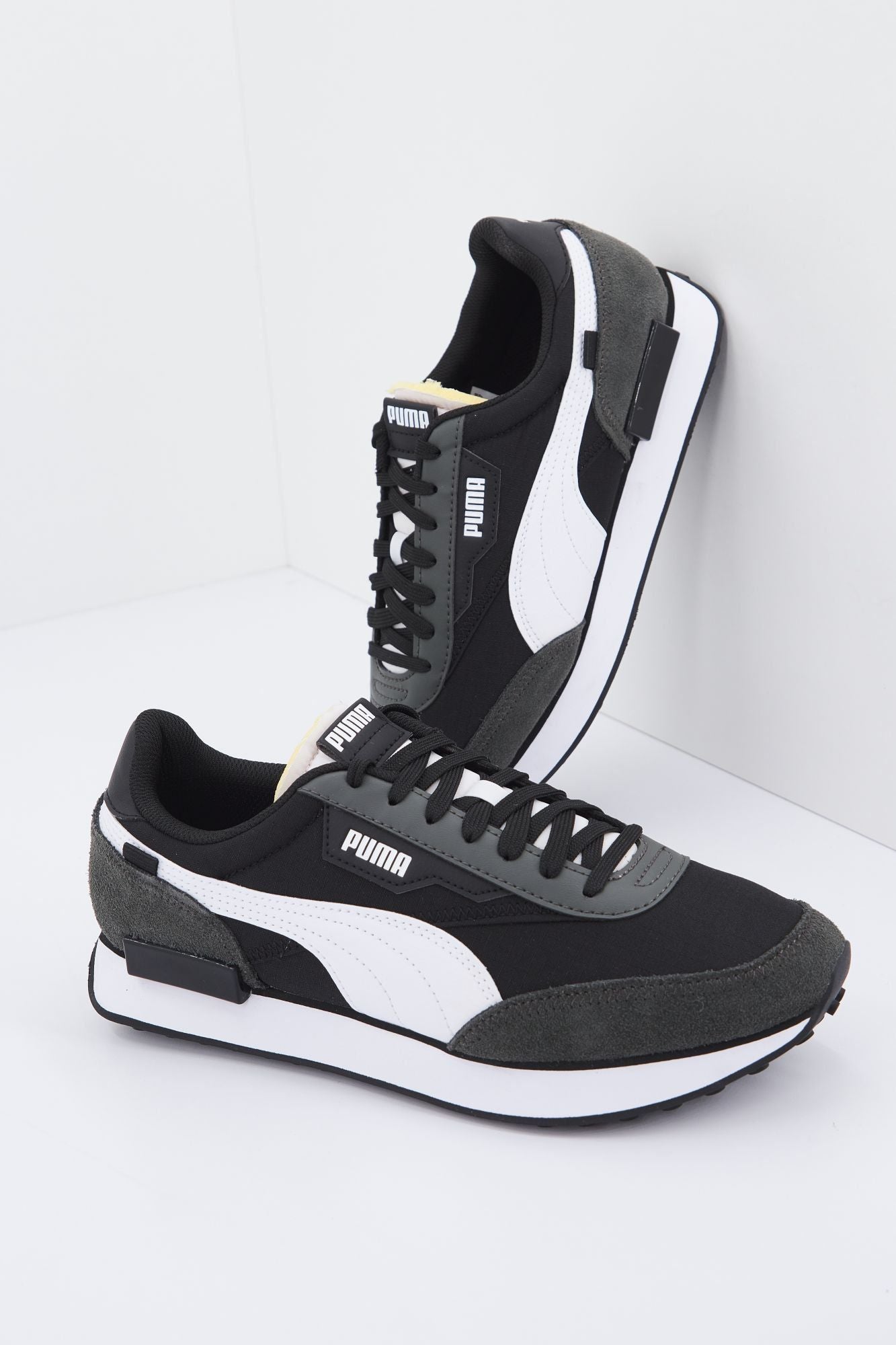 PUMA  FUTURE RIDER PLAY ON en color NEGRO (1)