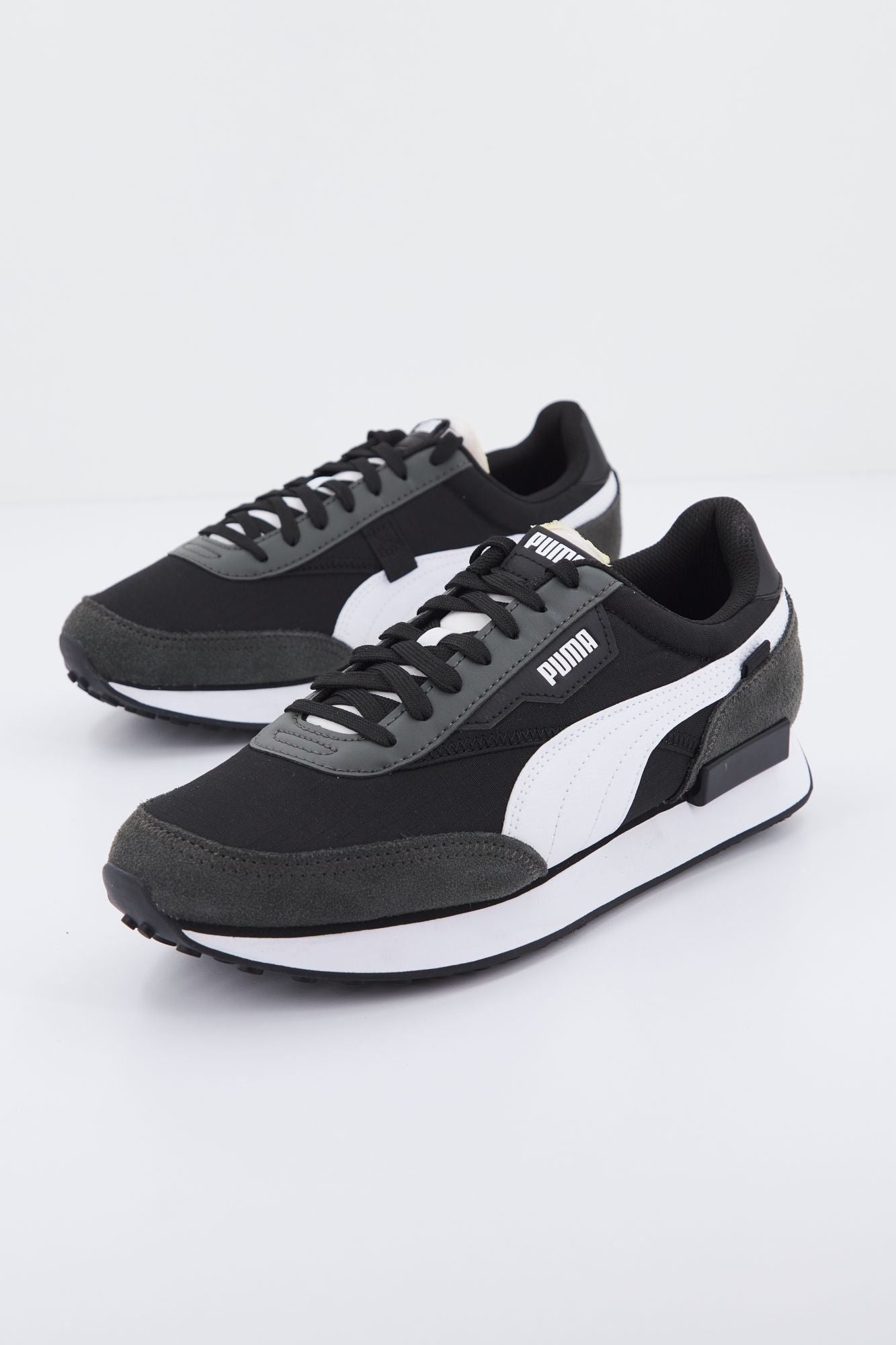 PUMA  FUTURE RIDER PLAY ON en color NEGRO (2)