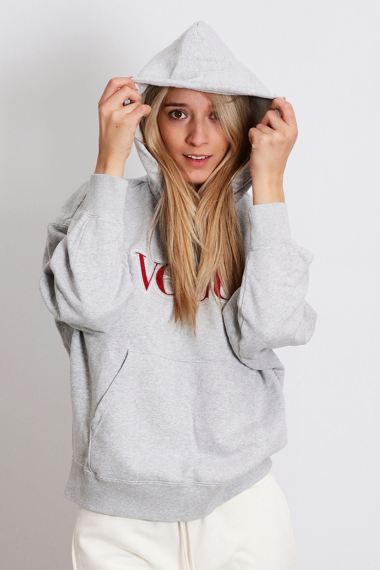 PUMA  PUMA X VOGUE en color GRIS (3)