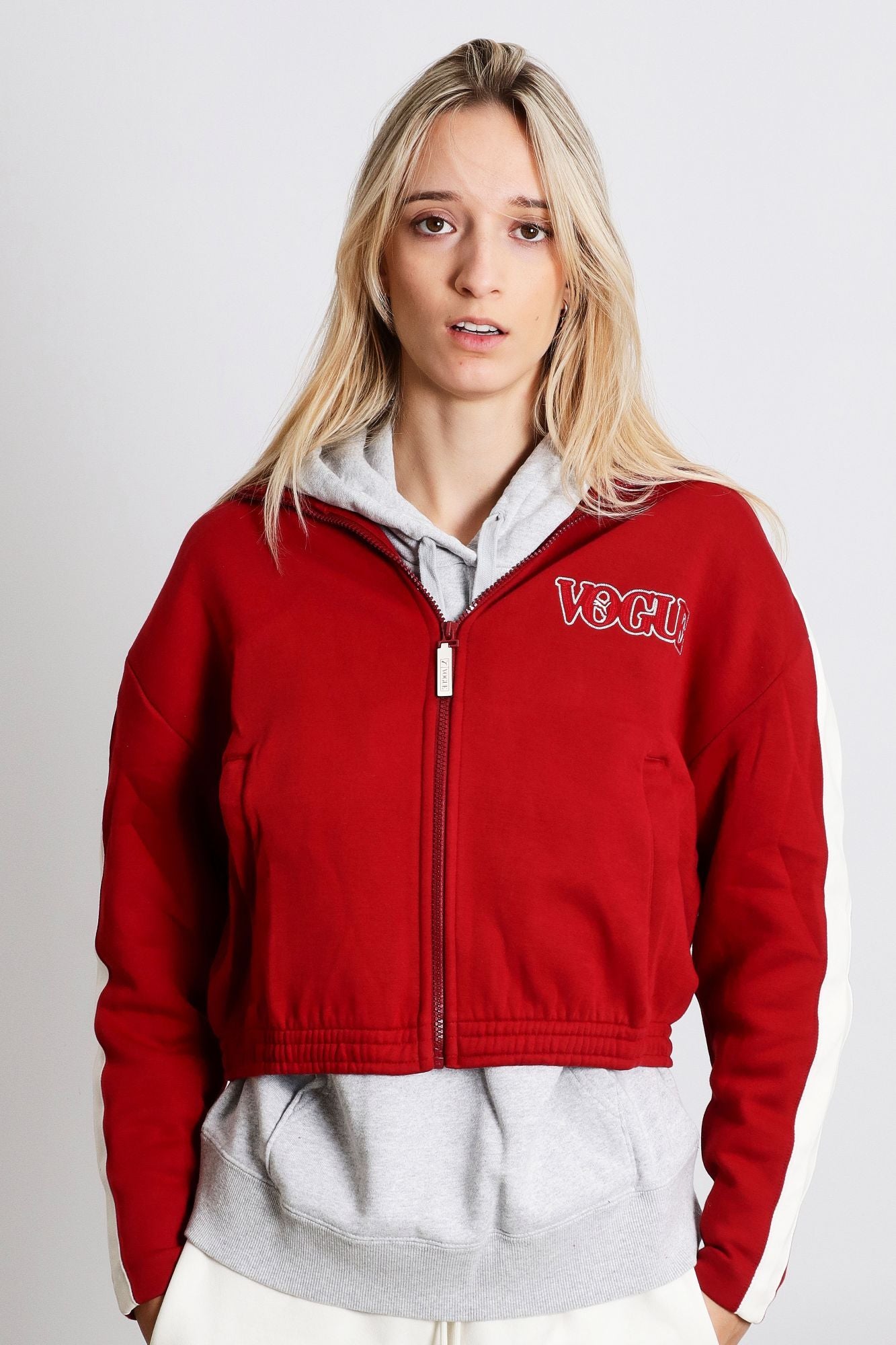 PUMA PUMA X VOGUE T7 en color ROJO (1)