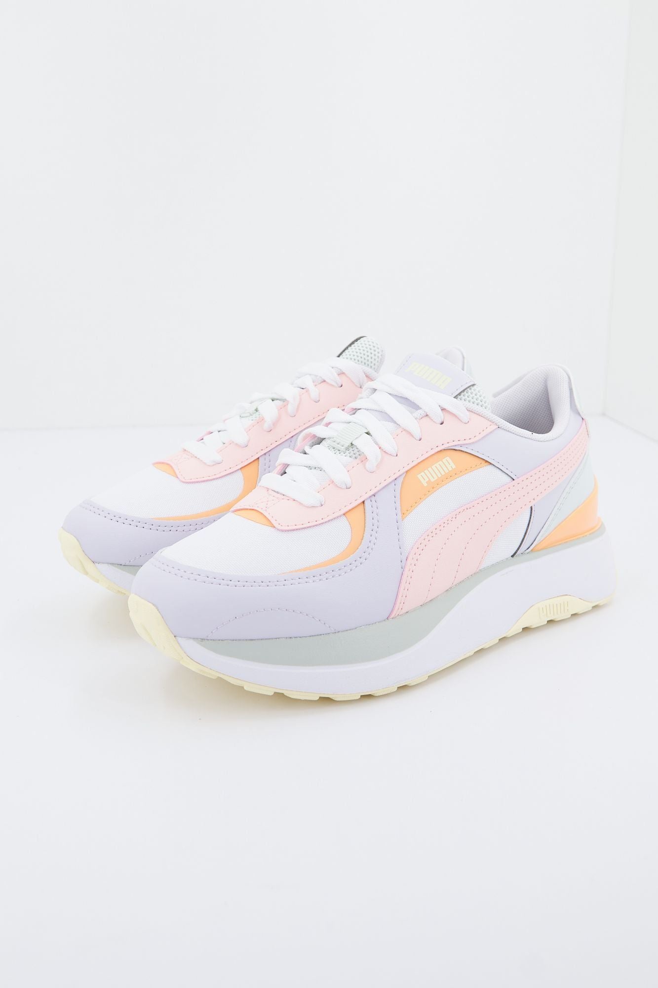 PUMA CRUISE RIDER NU POP en color BLANCO (1)