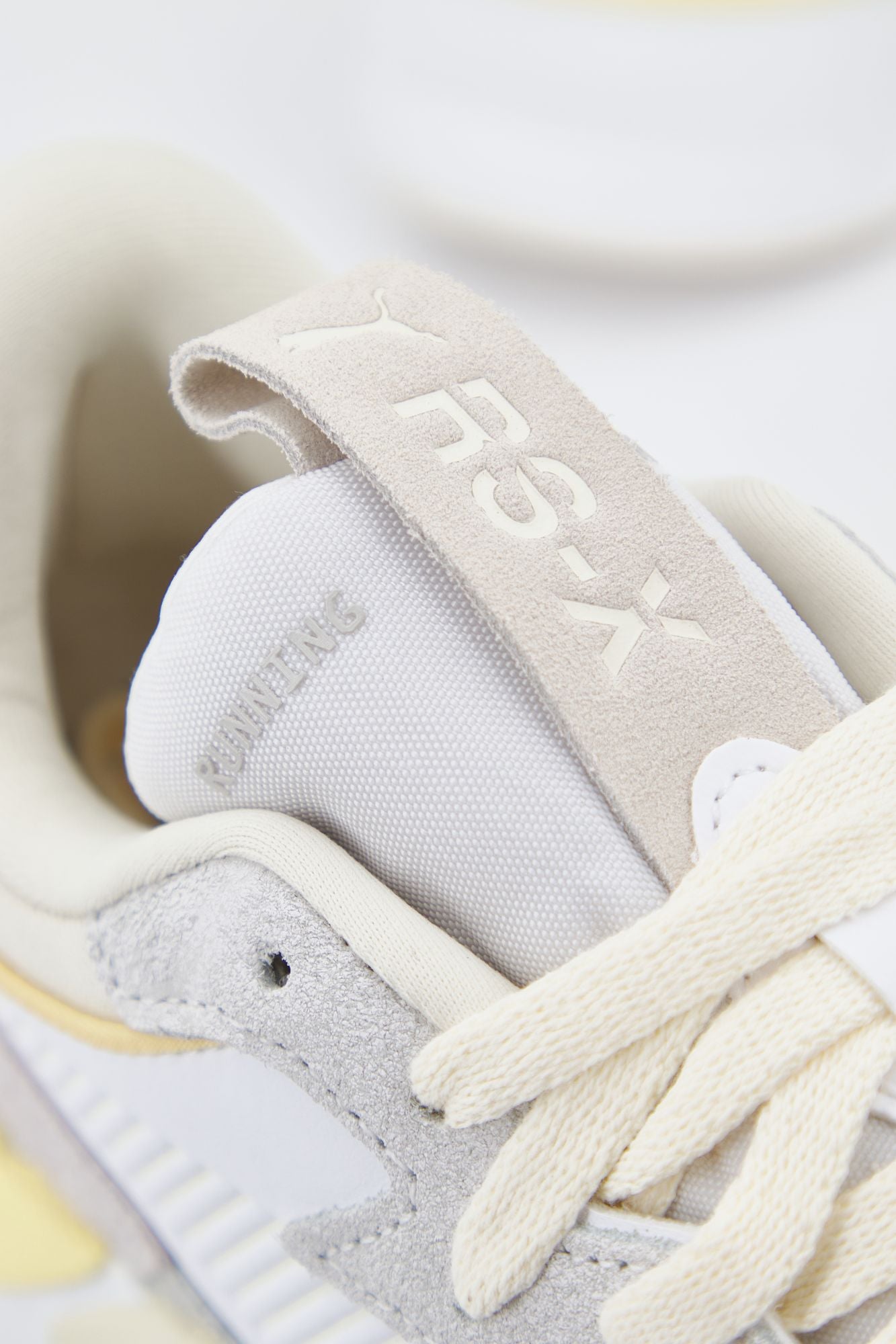 PUMA  RS-X THRIFTED WNS en color BLANCO (4)