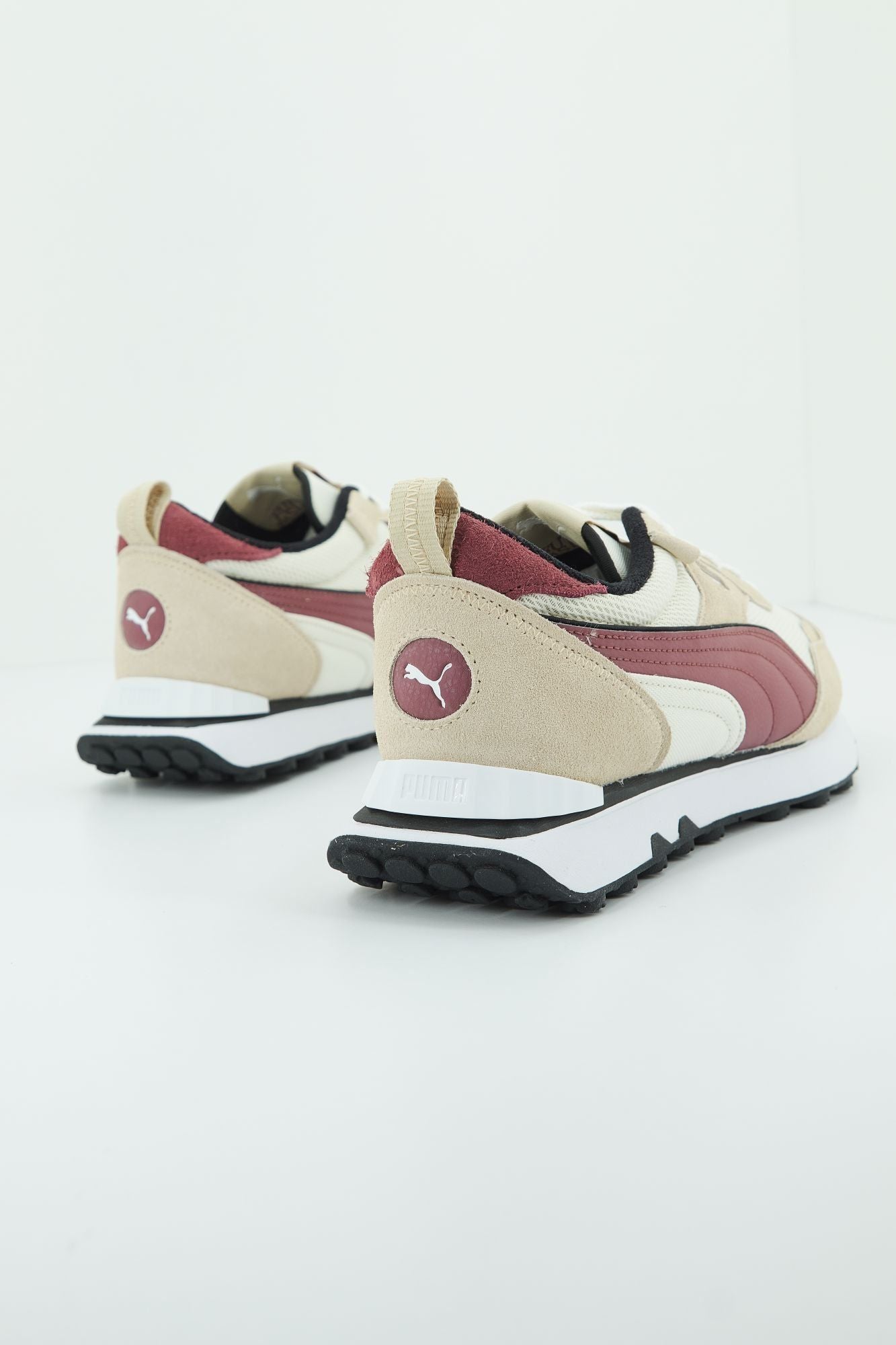 PUMA  RIDER FV RETRO REWIN en color MARRON CLARO (3)