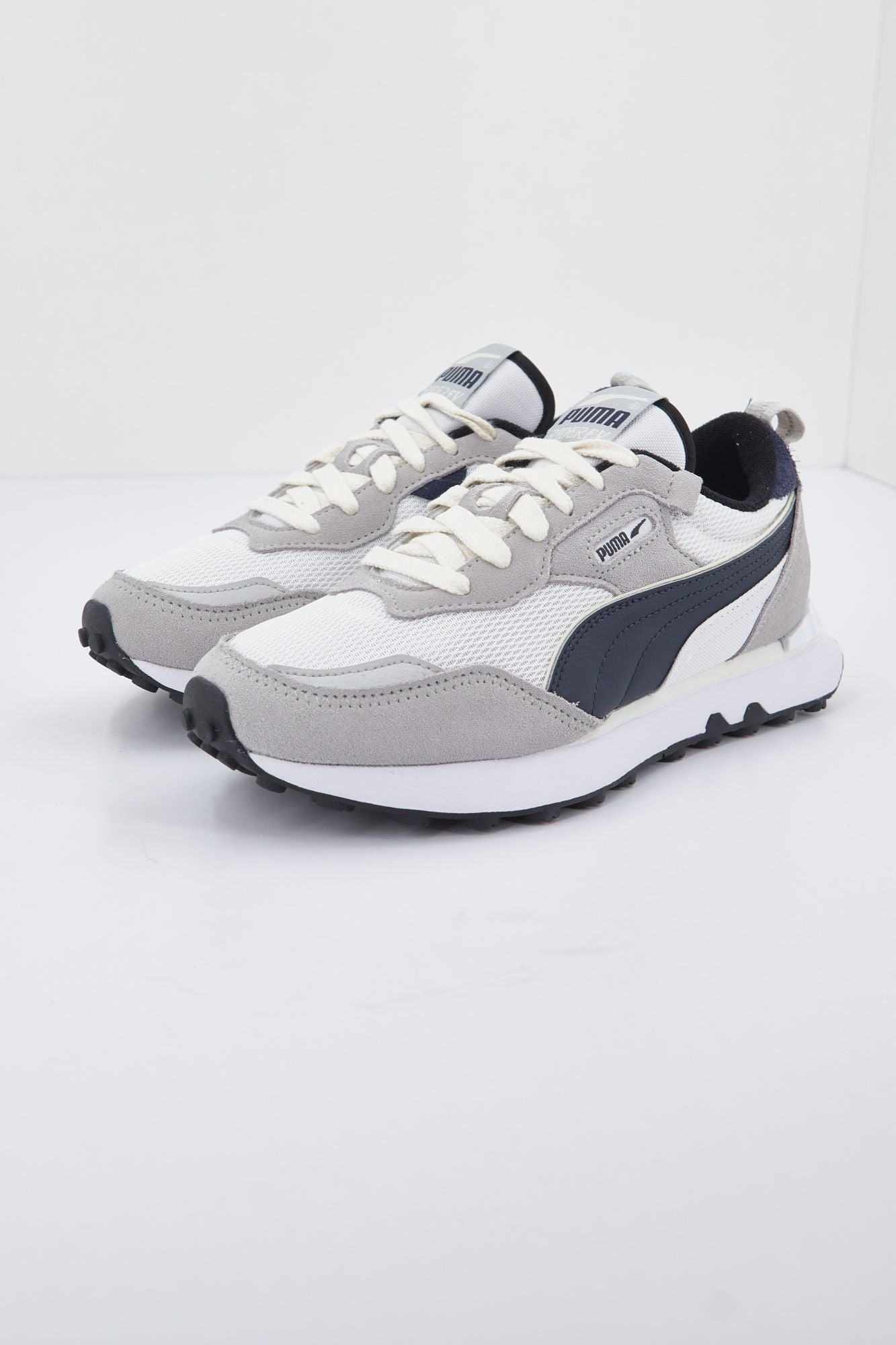PUMA RIDER FV RETRO REWIN en color GRIS (1)