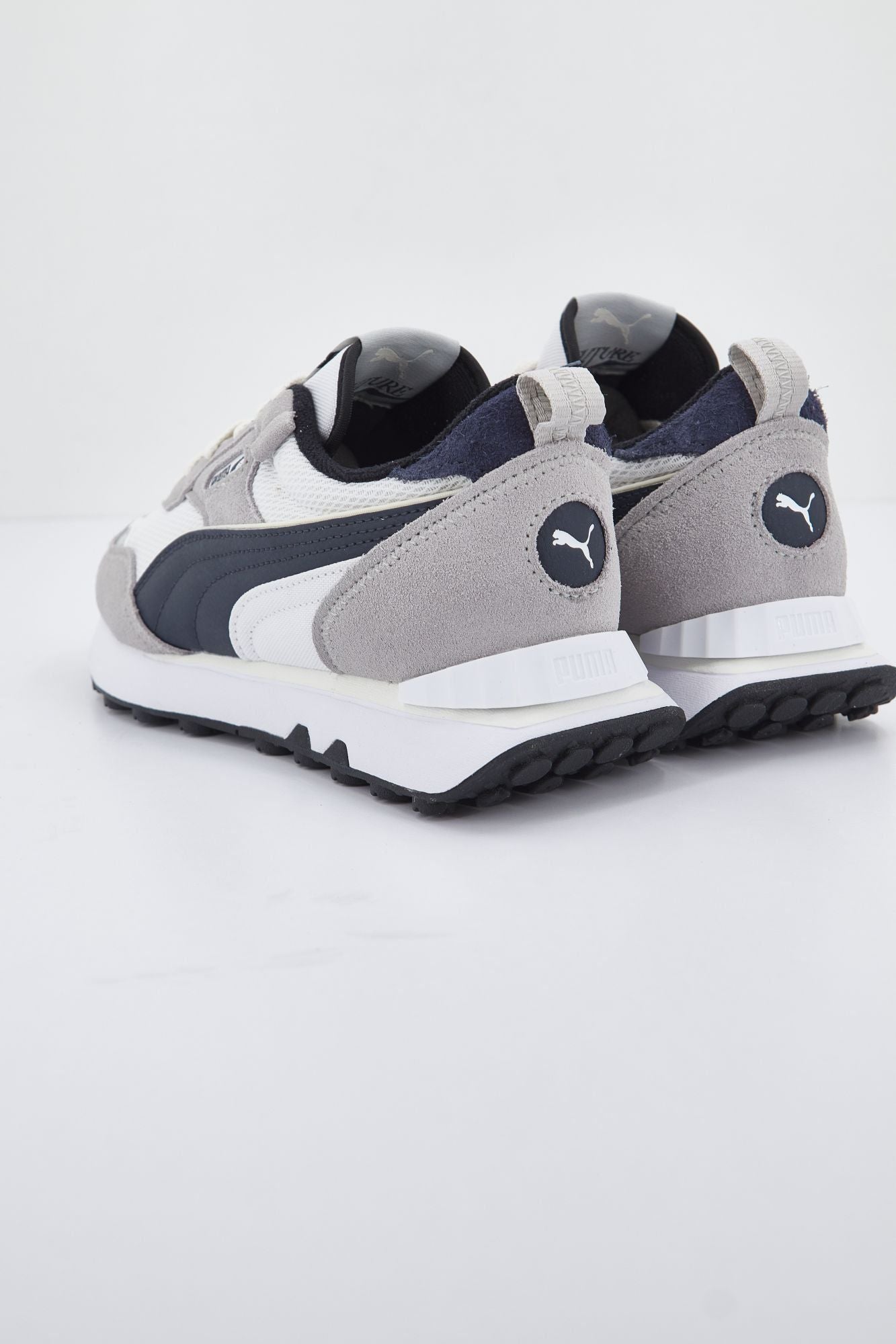 PUMA RIDER FV RETRO REWIN en color GRIS (3)