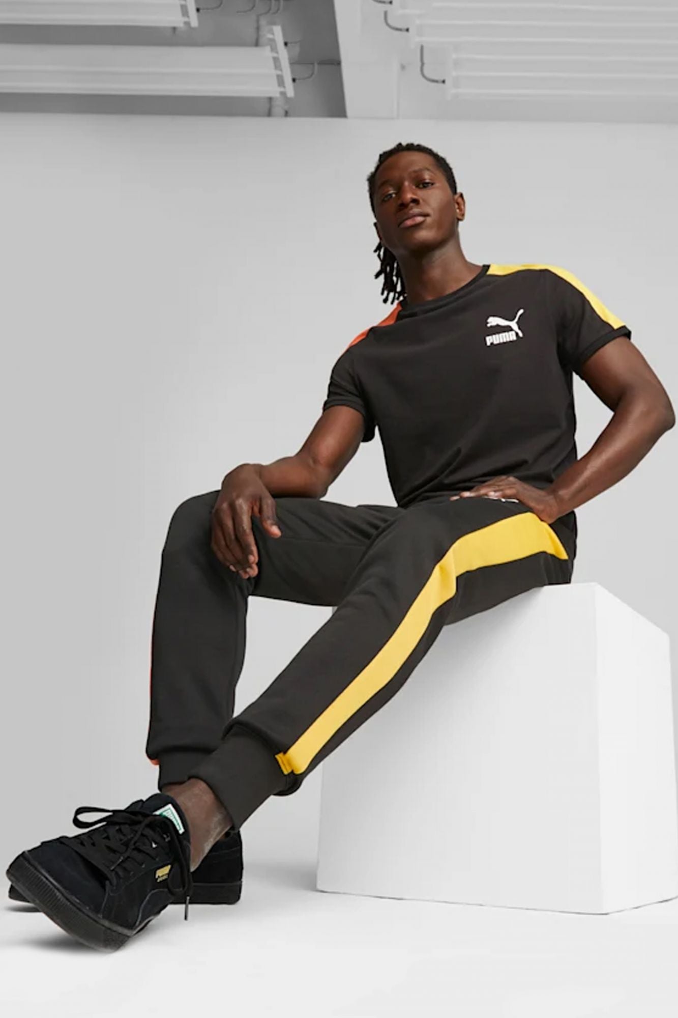 PUMA T7 ICONIC en color NEGRO (3)