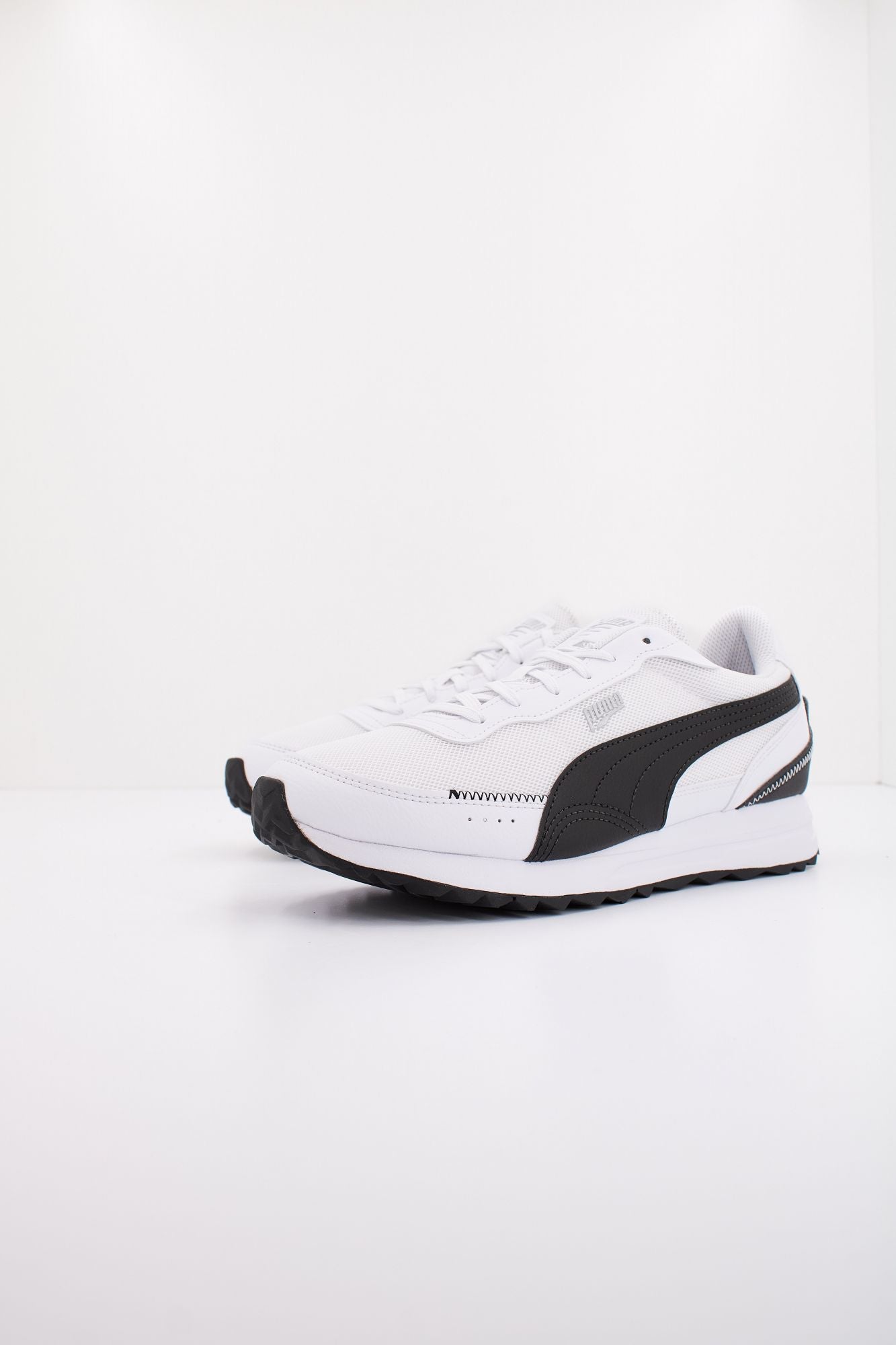 PUMA ROAD RIDER LTH en color BLANCO (2)