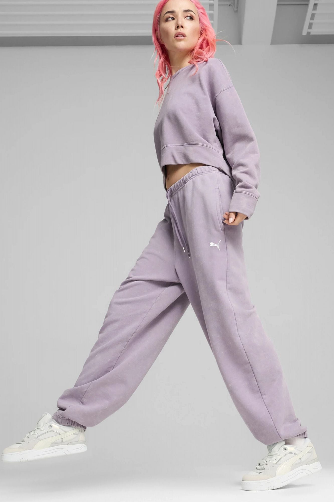 PUMA DARE TO RELAXED WASHED PAN en color VIOLETA (4)