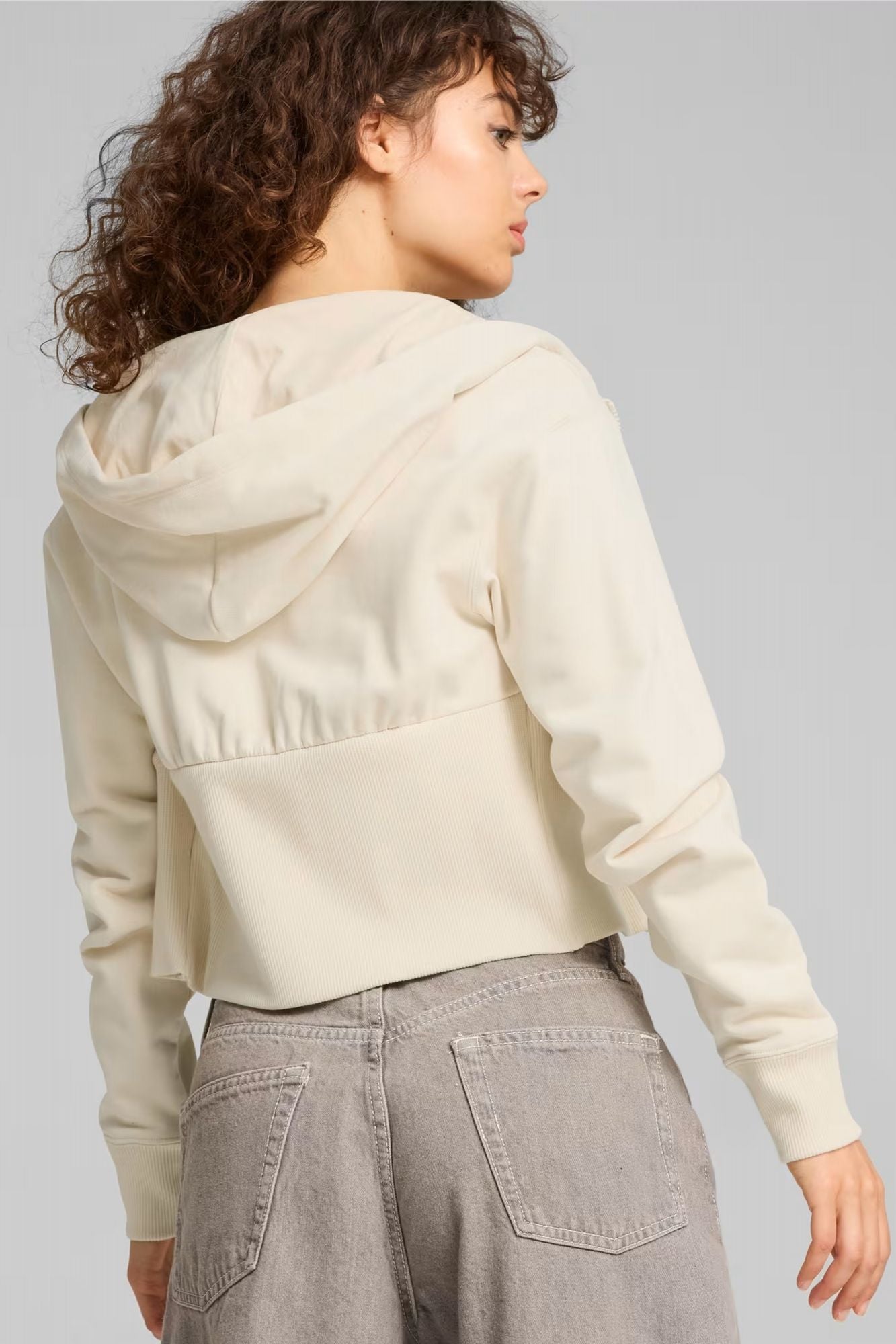 PUMA DARE TO CROPPED HOODIE en color BLANCO (3)