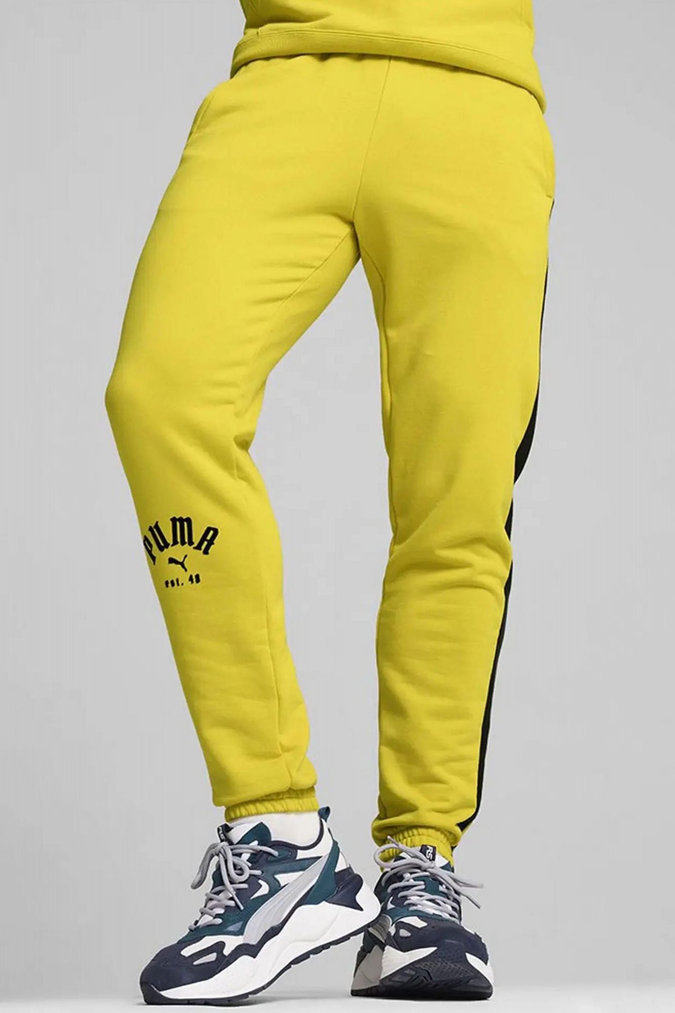 PUMA T7 PLAY PARIS SWEATPANTS en color AMARILLO (1)