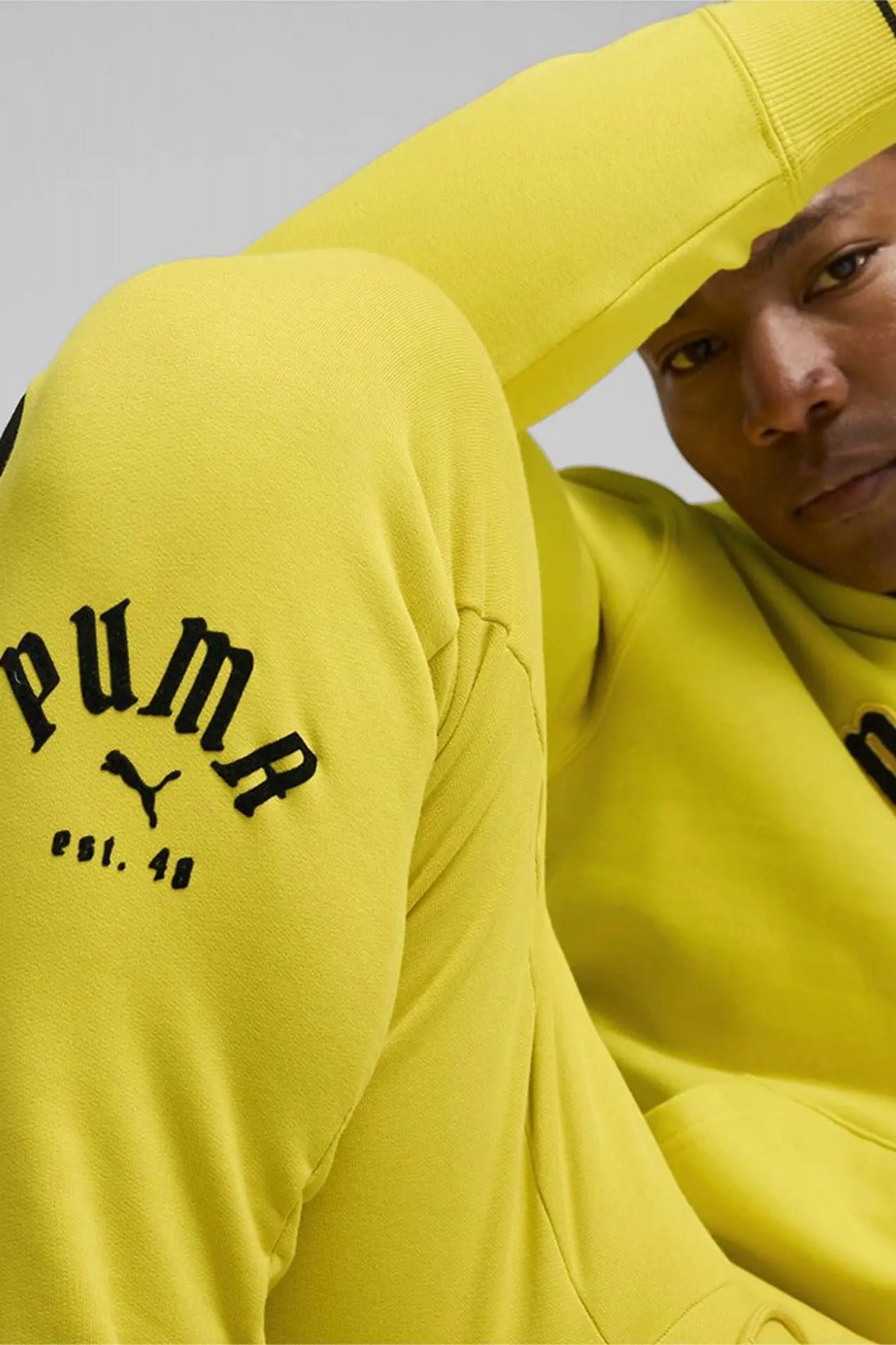 PUMA T7 PLAY PARIS SWEATPANTS en color AMARILLO (3)