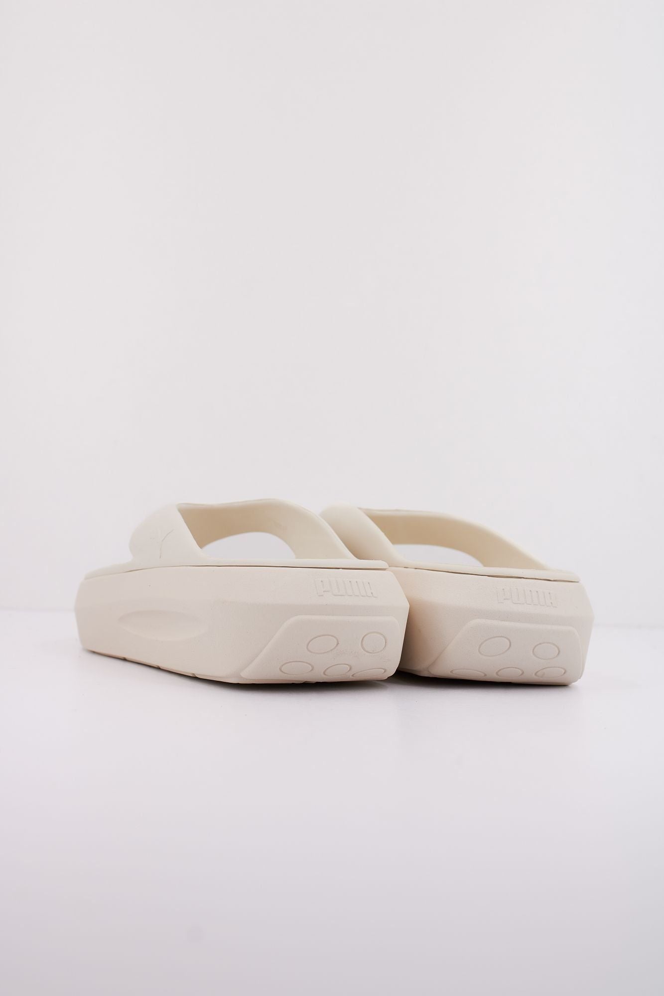 PUMA FLATTER FLIP en color BLANCO (4)