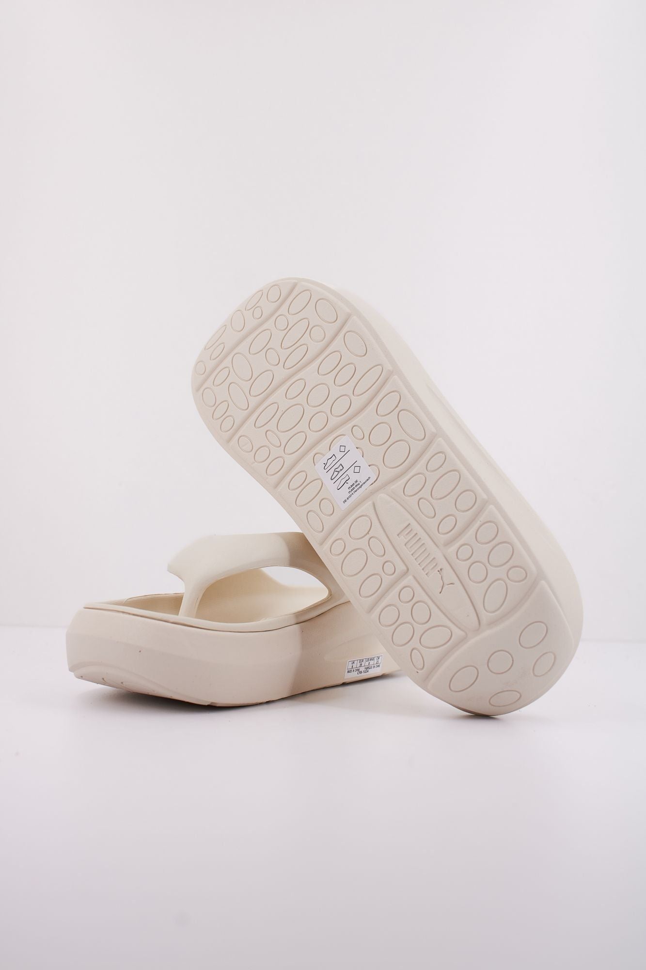 PUMA FLATTER FLIP en color BLANCO (5)