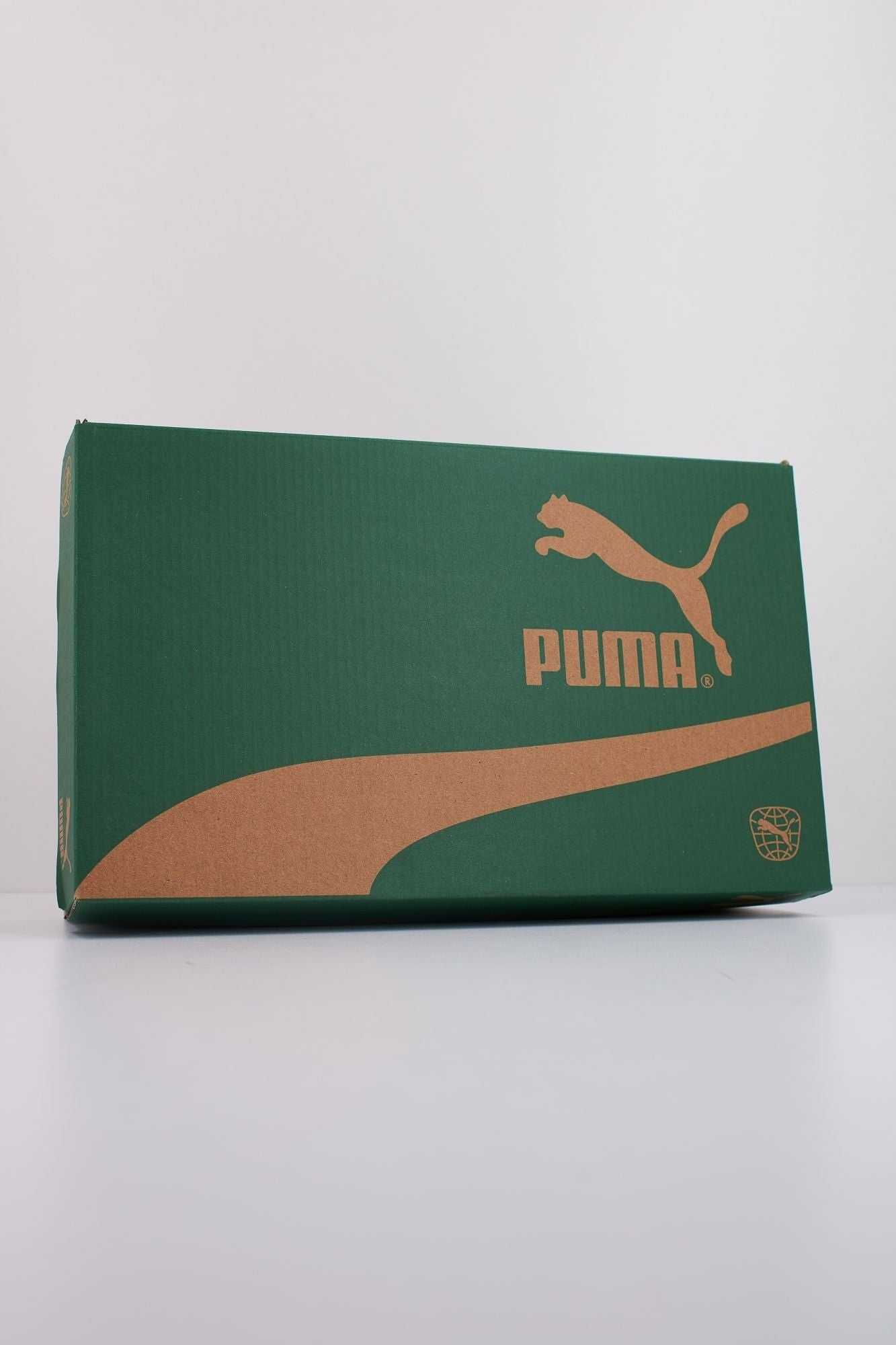 PUMA SUEDE XL DARK RISK en color BLANCO (6)