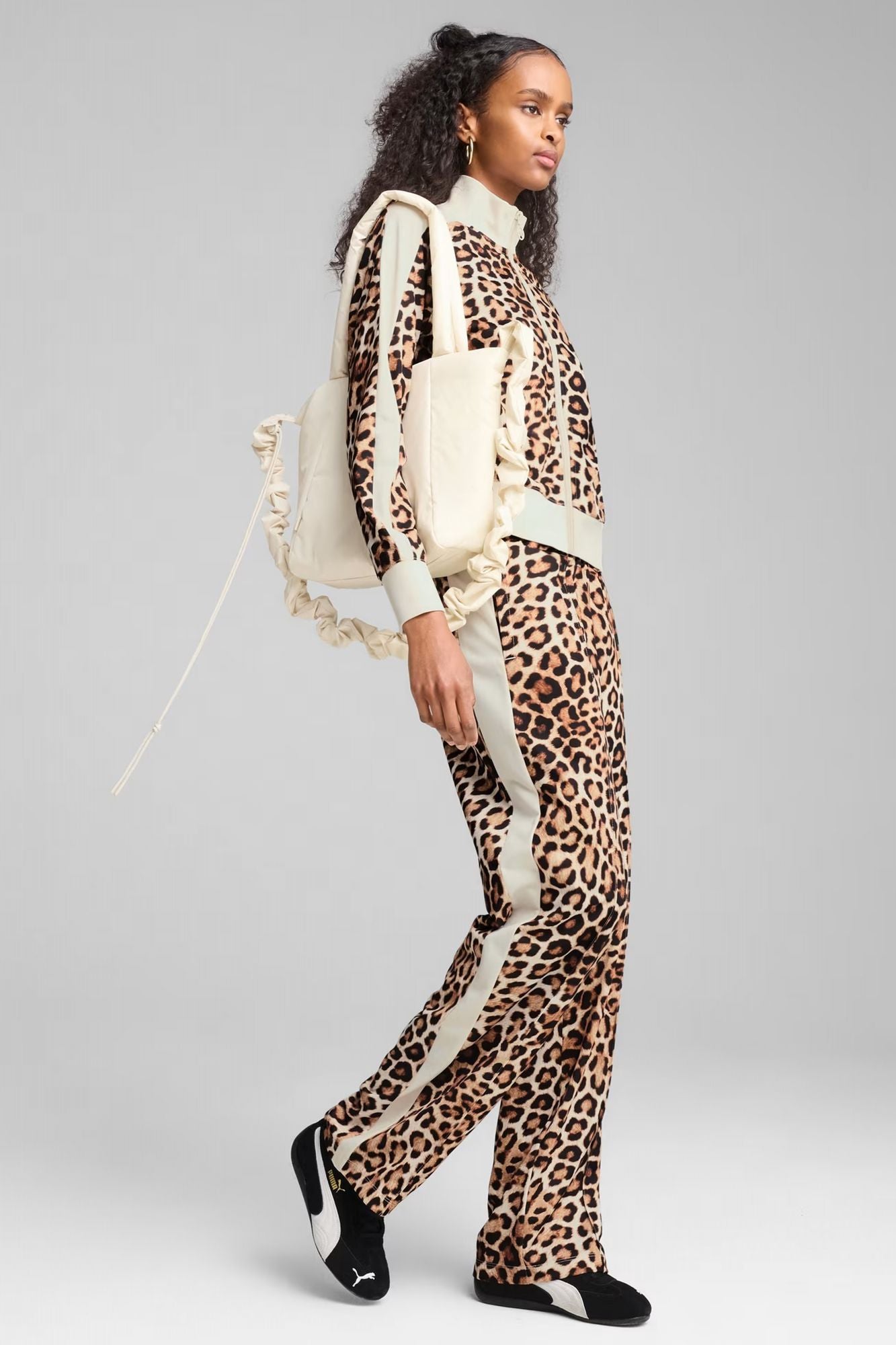 PUMA LEO LUXE AOP SHORT TRAC en color ANIMAL PRINT (4)