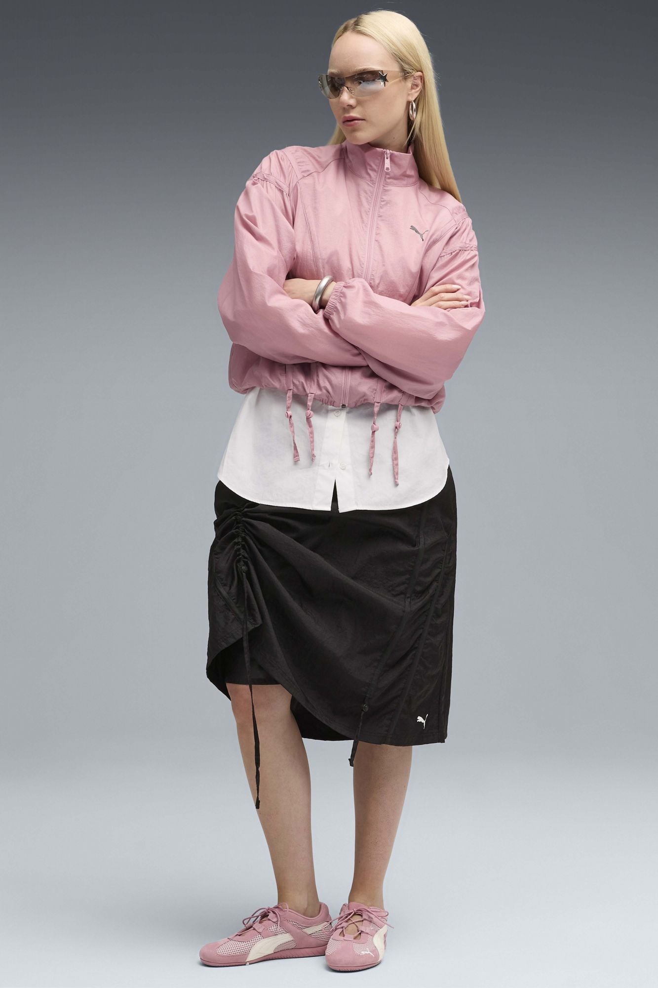 PUMA DARE TO WOVEN MIDI SKIRT en color NEGRO (4)