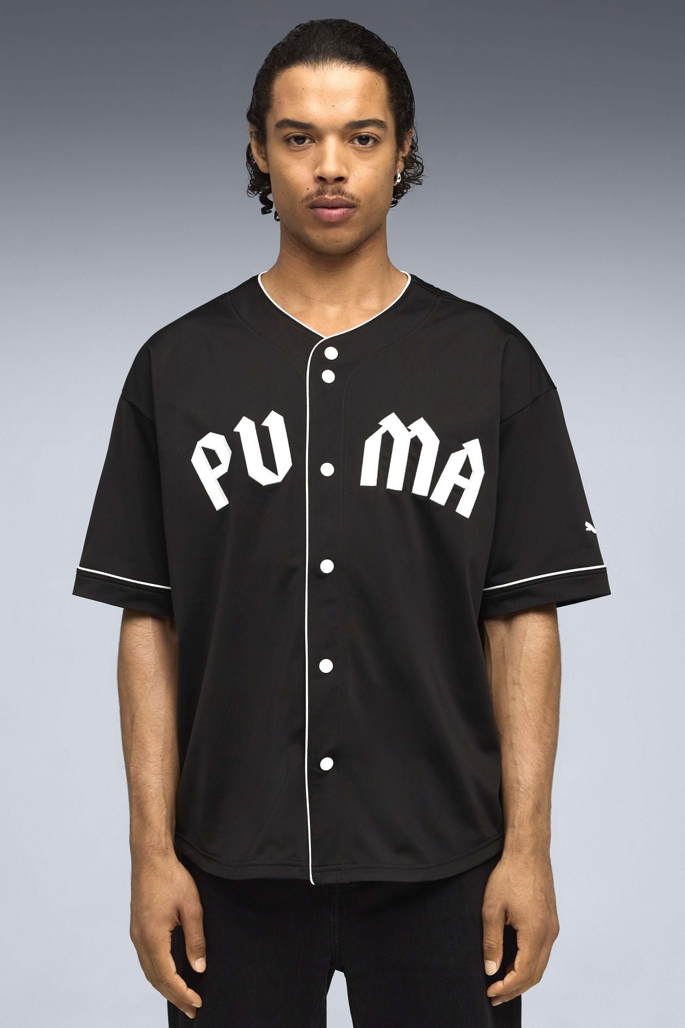 PUMA OVERSIZED BASEBALL JERSEY en color NEGRO (1)