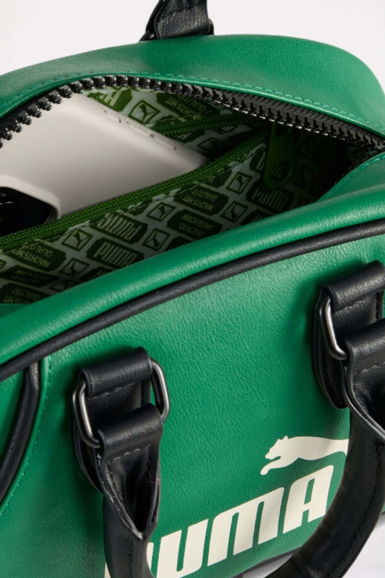 PUMA 9113705 ARCHIVE MINI GRIP BAG en color VERDE (3)