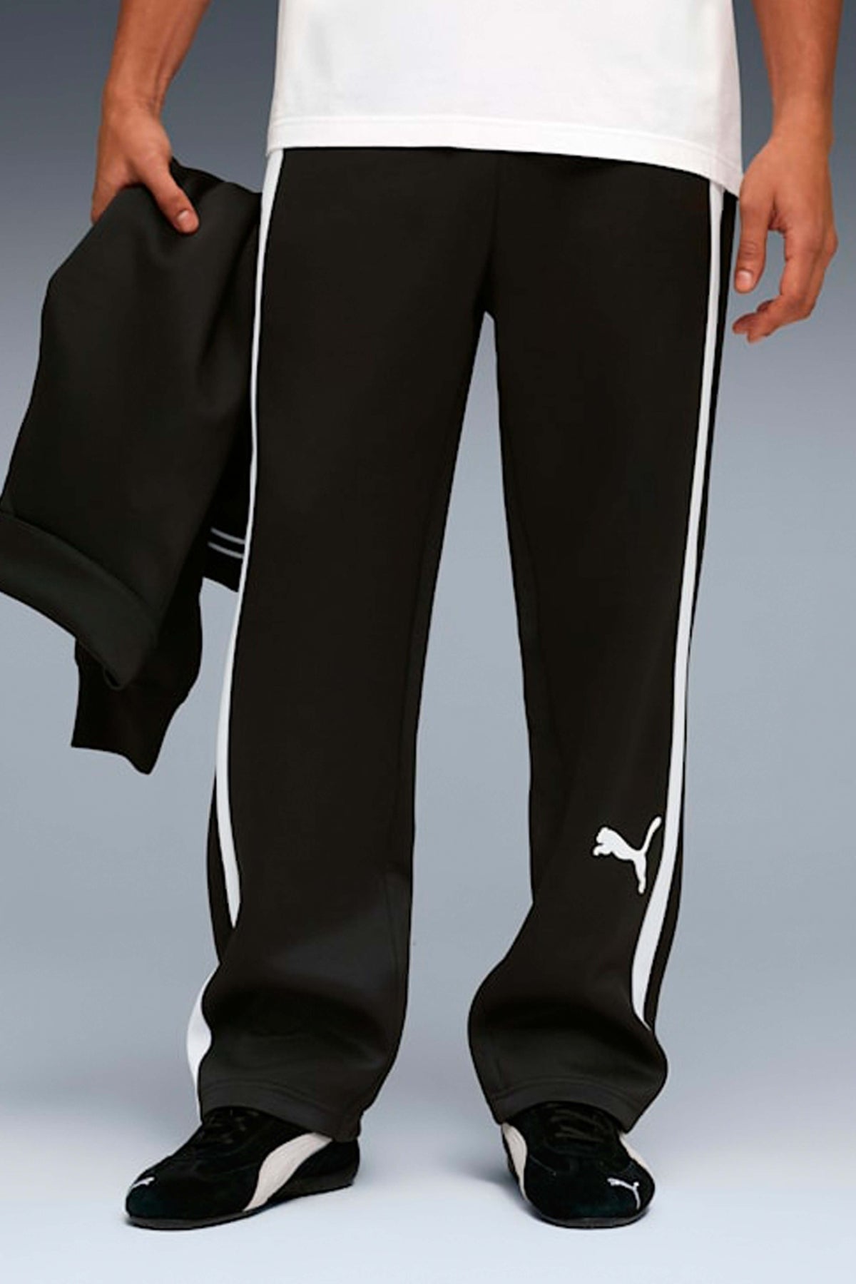 PUMA RELAXED BIG CAT PANTS en color NEGRO (1)