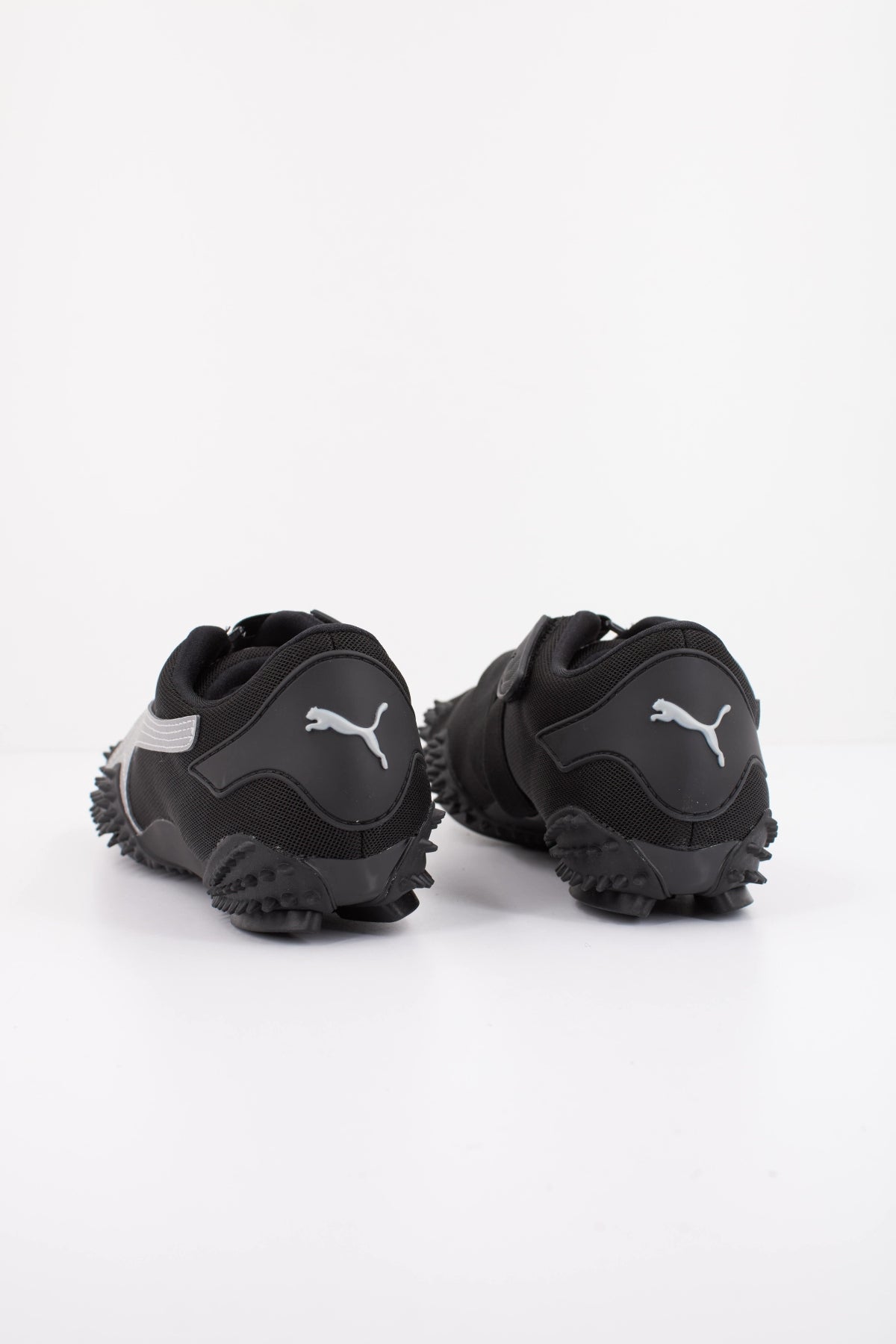 PUMA MOSTRO OG en color NEGRO (4)