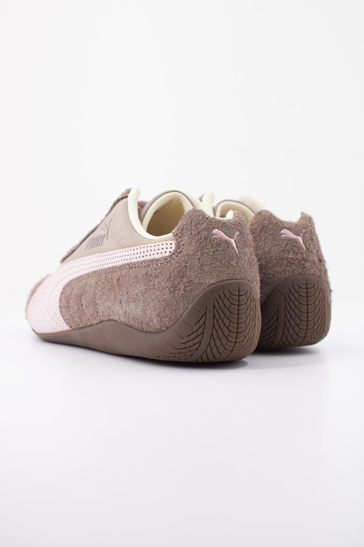 PUMA SPEEDCAT BRUSHED LUXE WNS en color GRIS (4)