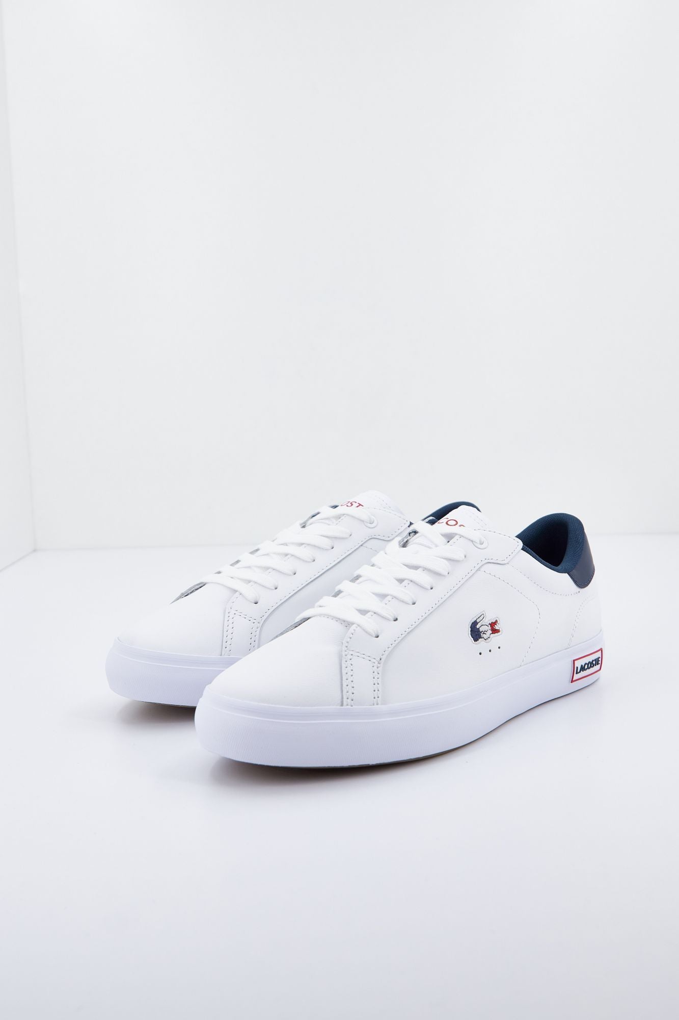 LACOSTE POWERCOURT TRI22 1 SMA en color BLANCO (1)