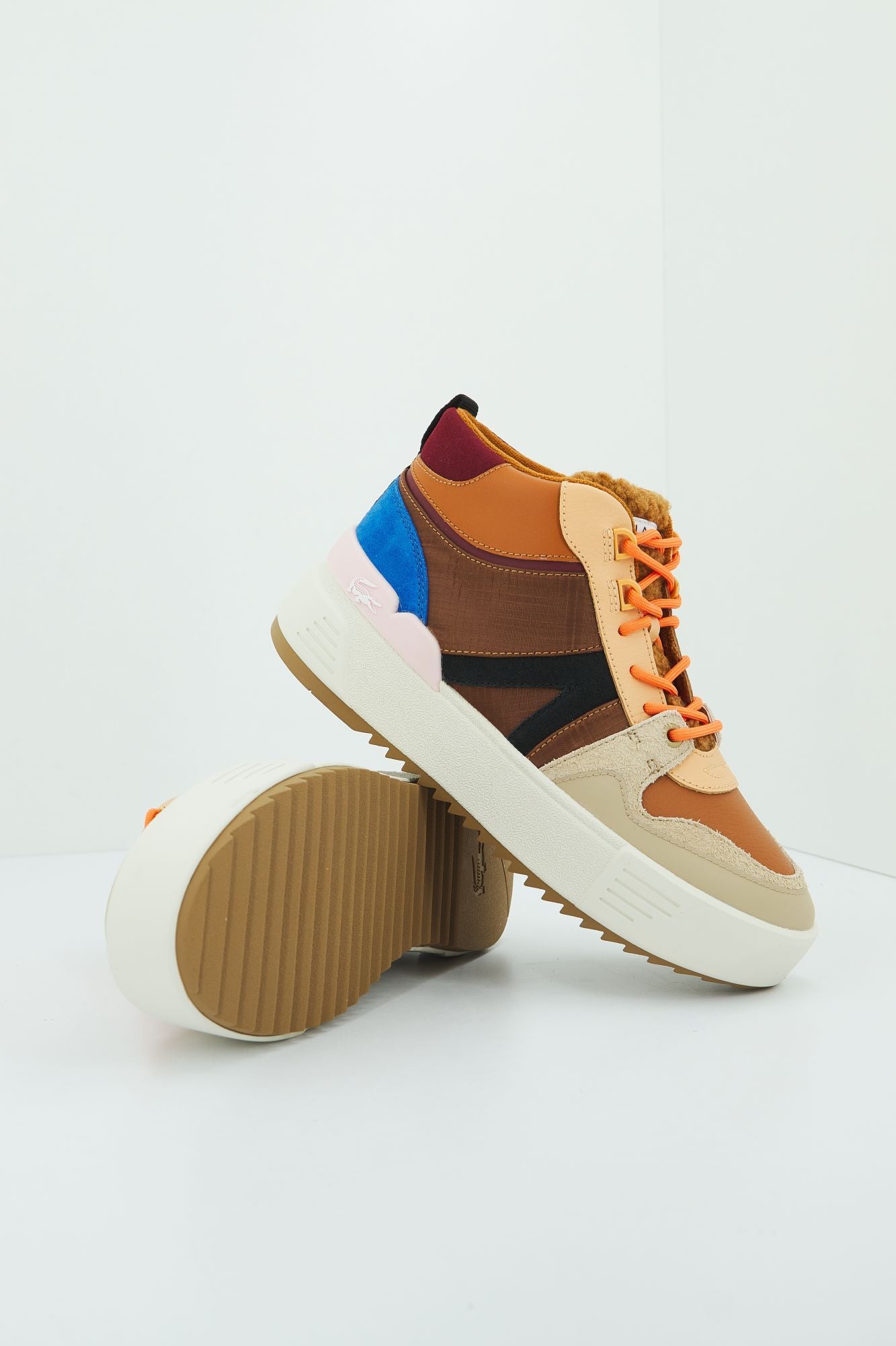 LACOSTE L002 WNTR MID en color MARRON (3)