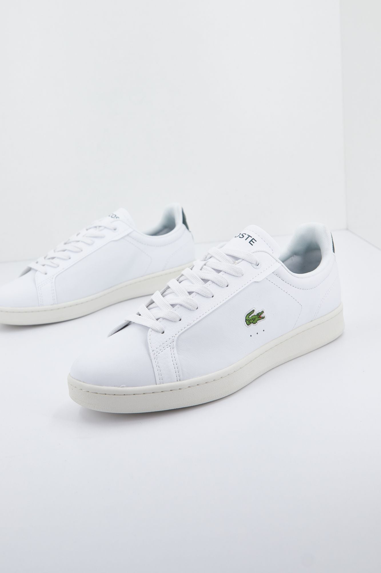 LACOSTE  CARNABY PRO 123 9 SMA en color BLANCO (1)