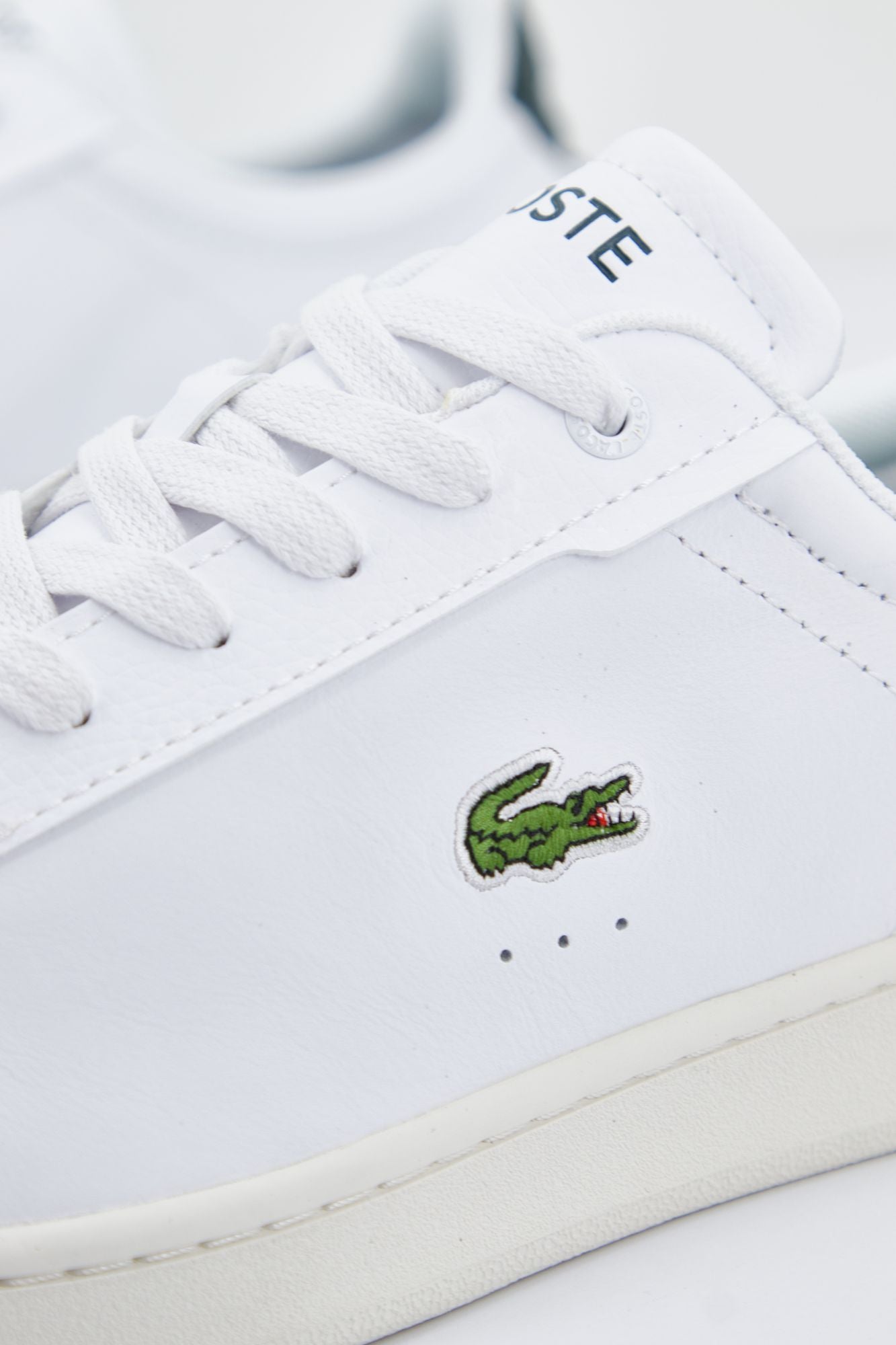 LACOSTE  CARNABY PRO 123 9 SMA en color BLANCO (2)