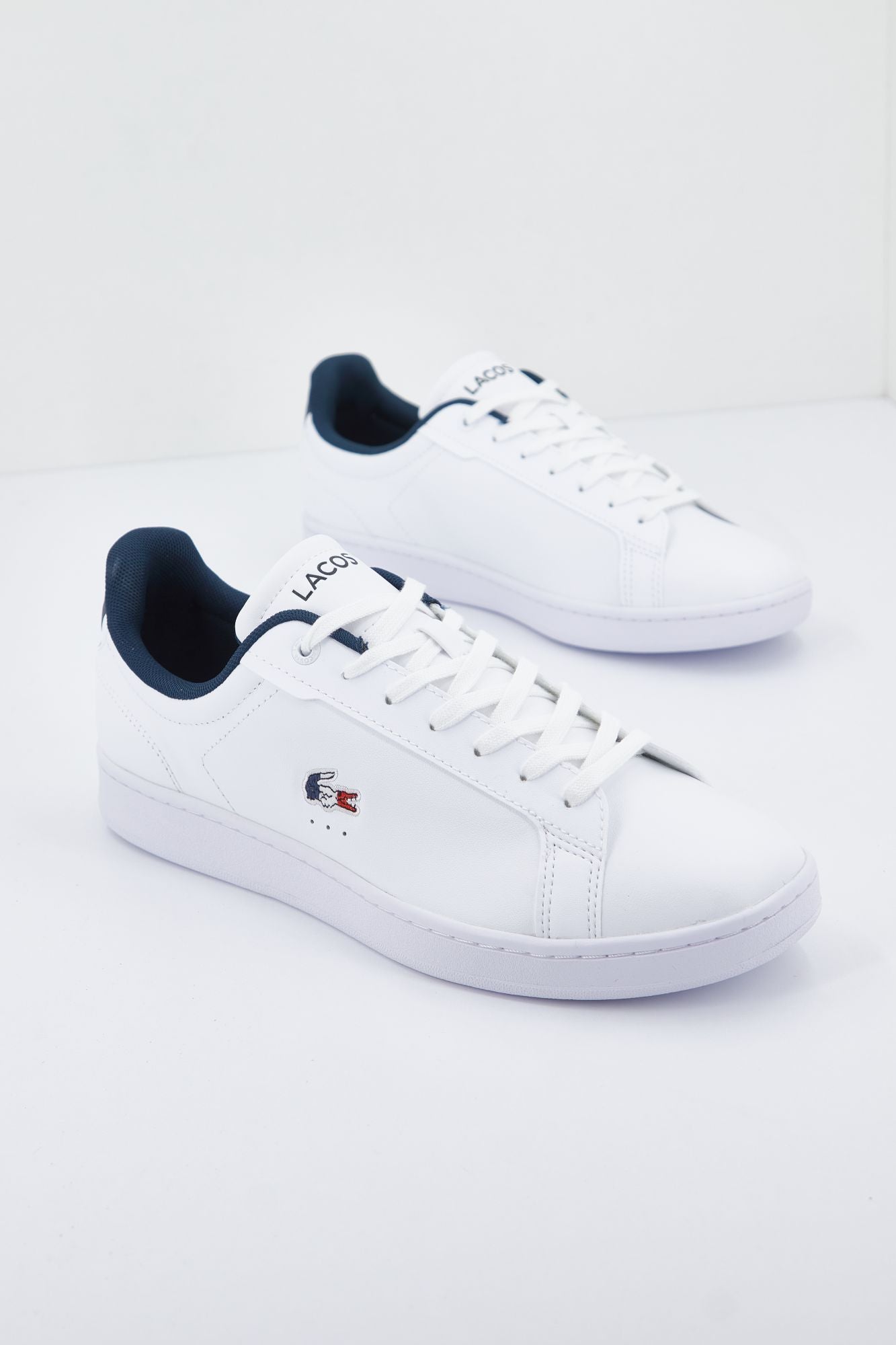 LACOSTE CARNABY PRO TRI 123 1 SMA en color BLANCO (1)