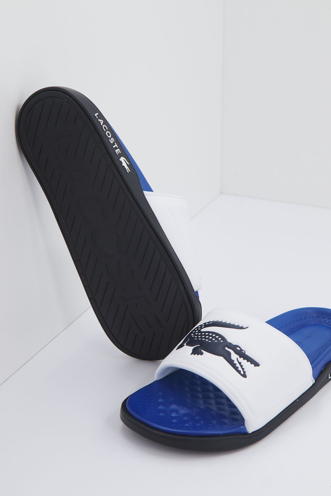 LACOSTE SERVE SLIDE DUAL 1231 CMA en color BLANCO (3)