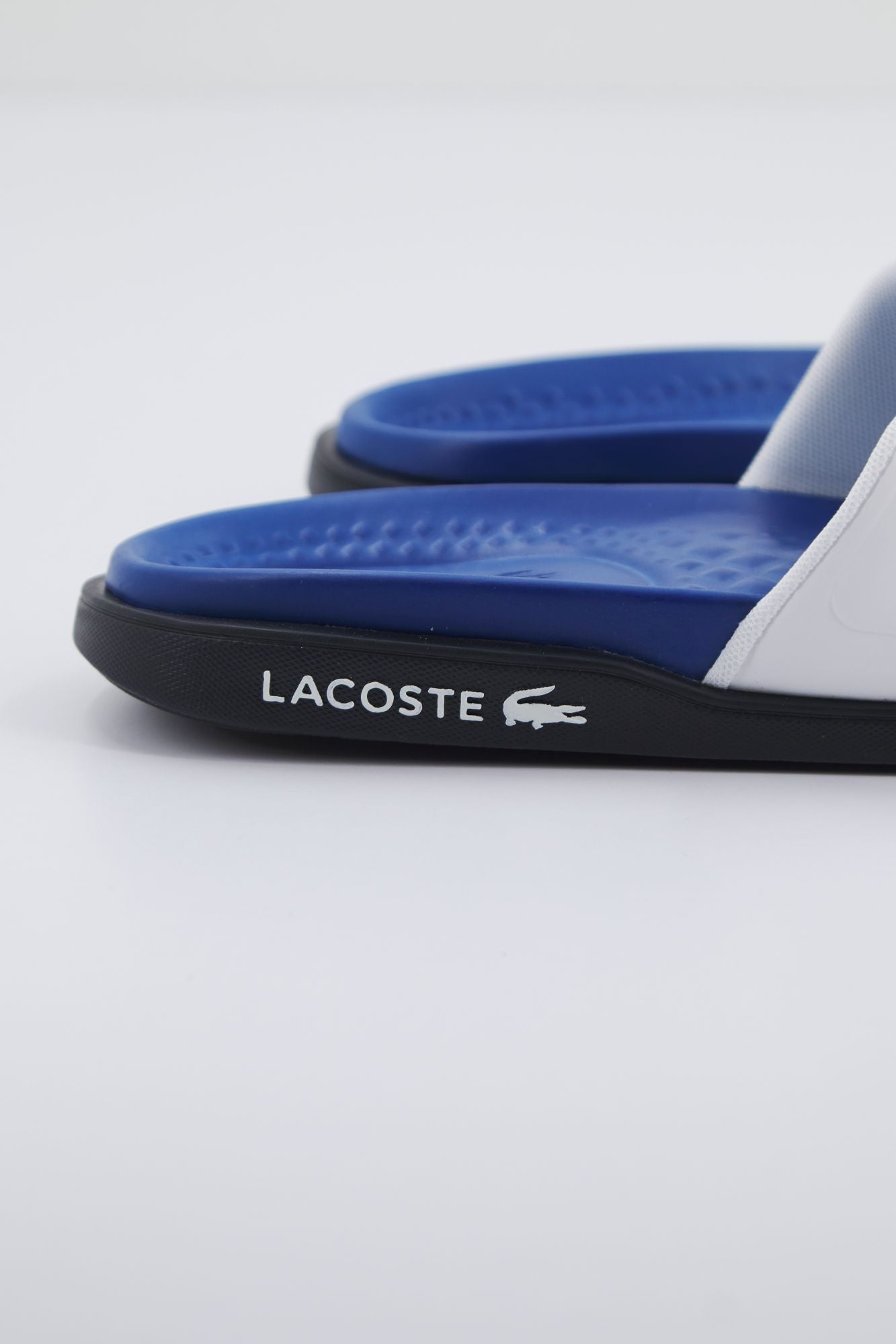 LACOSTE SERVE SLIDE DUAL 1231 CMA en color BLANCO (4)