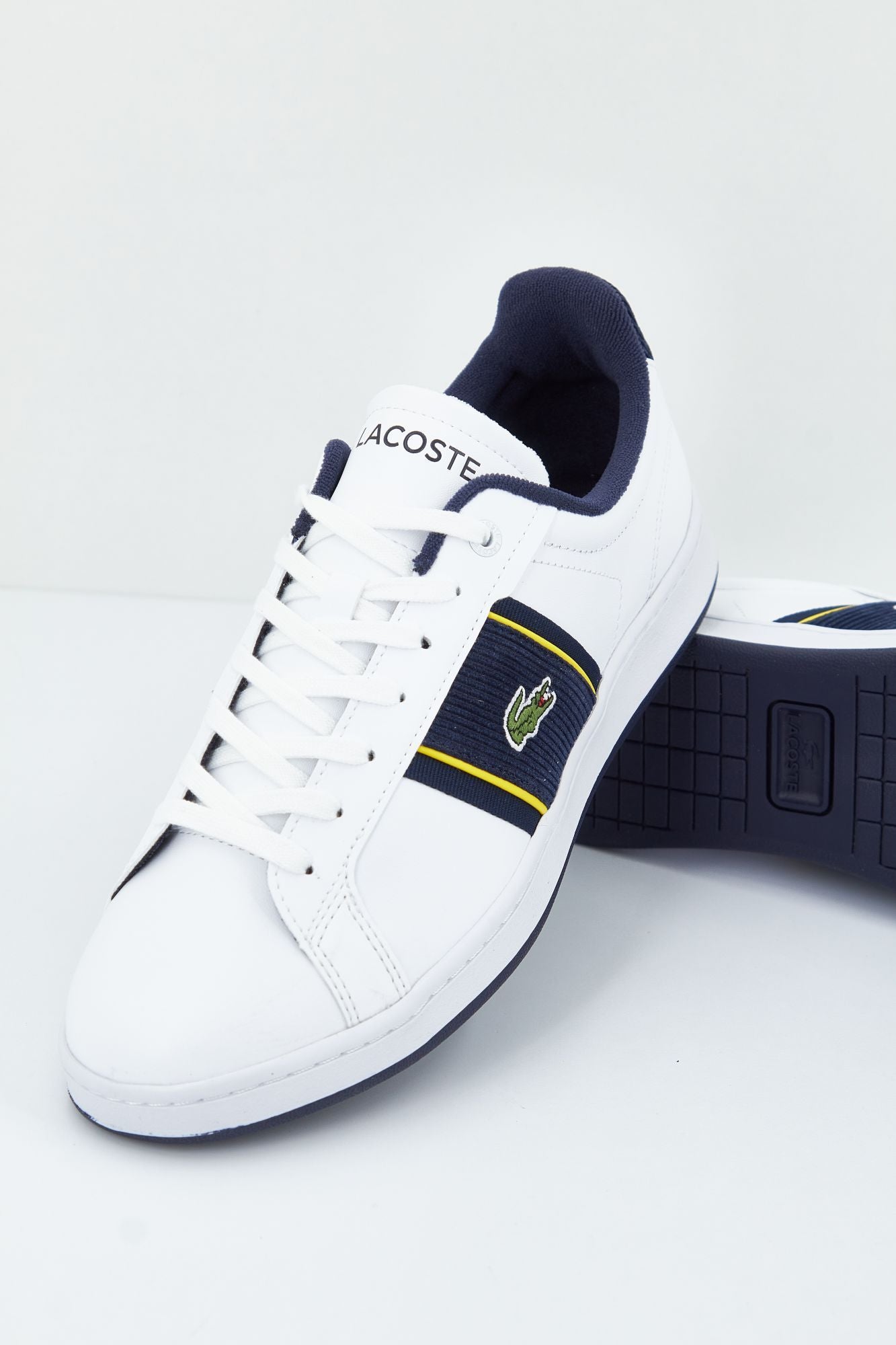LACOSTE CARNABY PRO CGR 2231 SMA en color BLANCO (2)