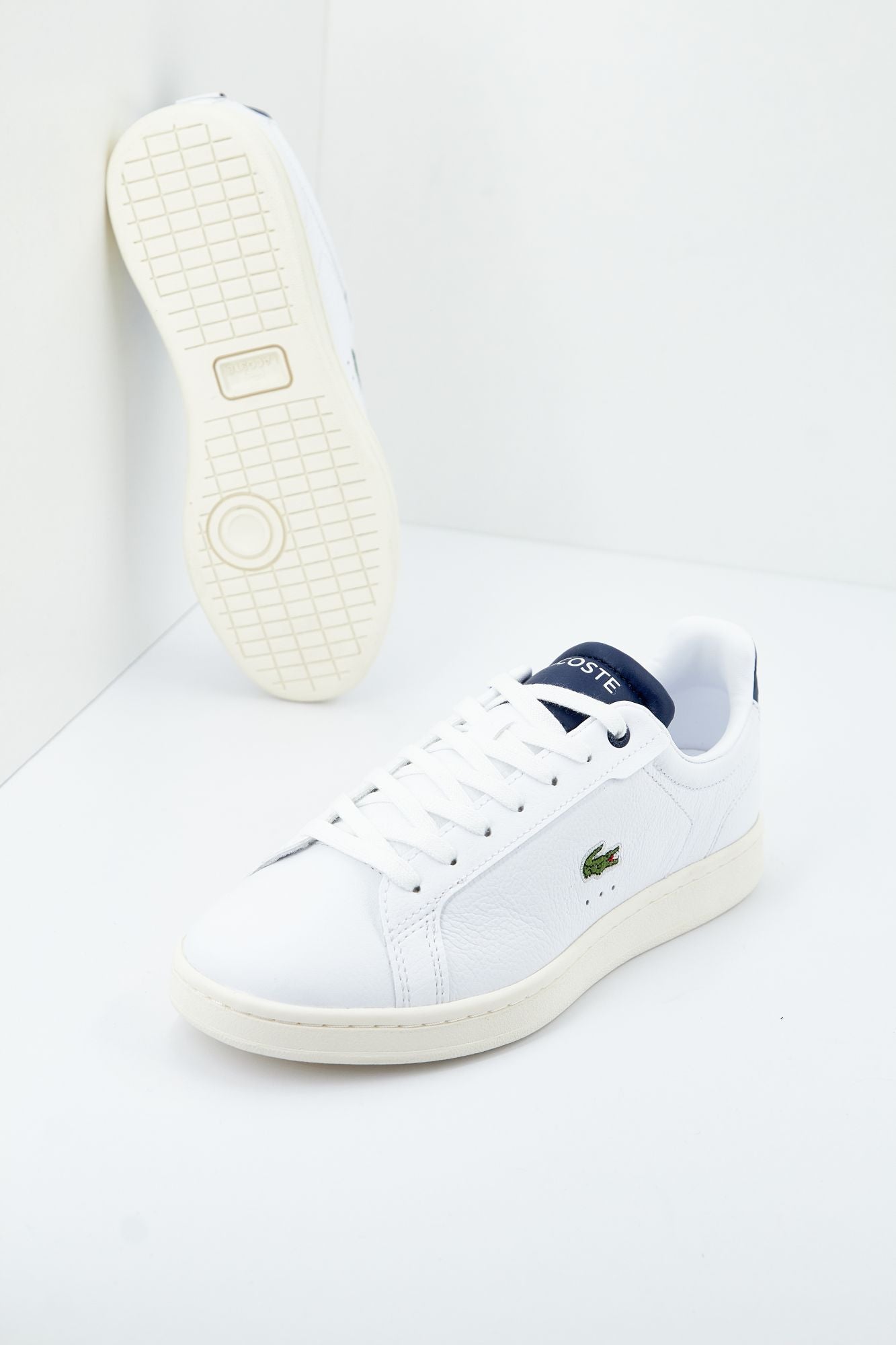 LACOSTE CARNABY PRO 2231 SFA en color BLANCO (1)