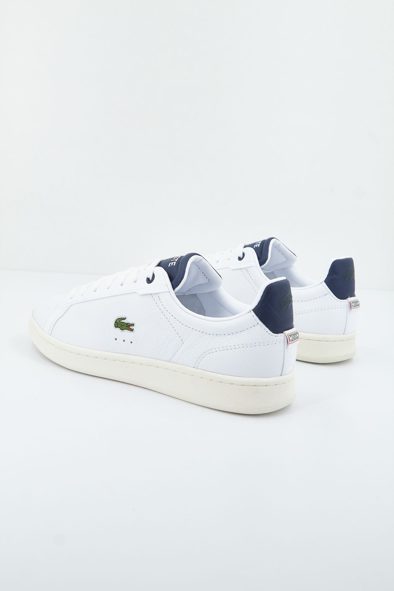 LACOSTE CARNABY PRO 2231 SFA en color BLANCO (2)