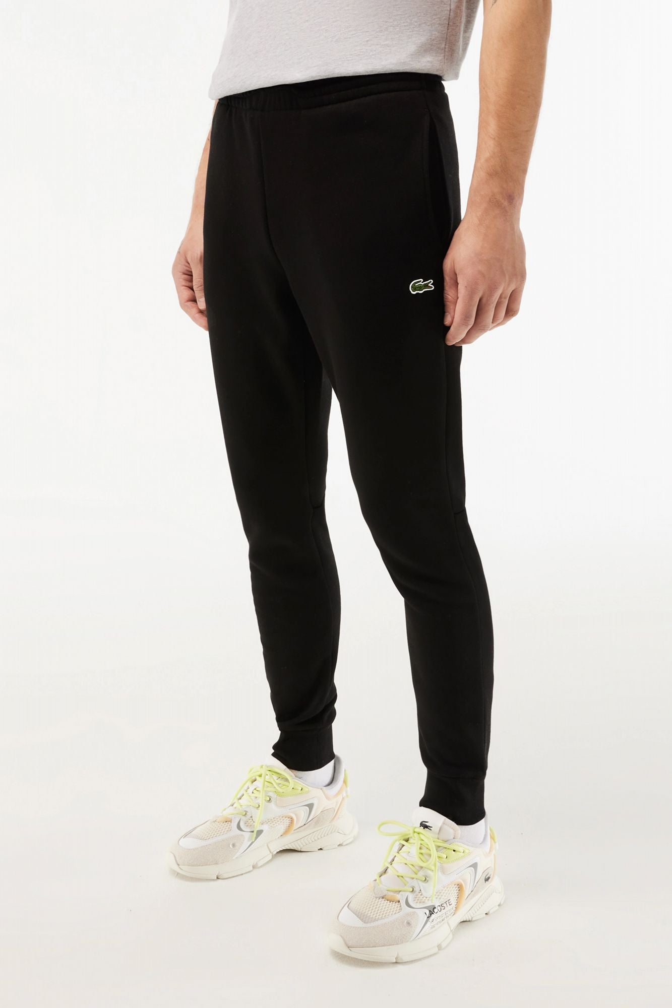 LACOSTE SURVETEMENT en color NEGRO (1)