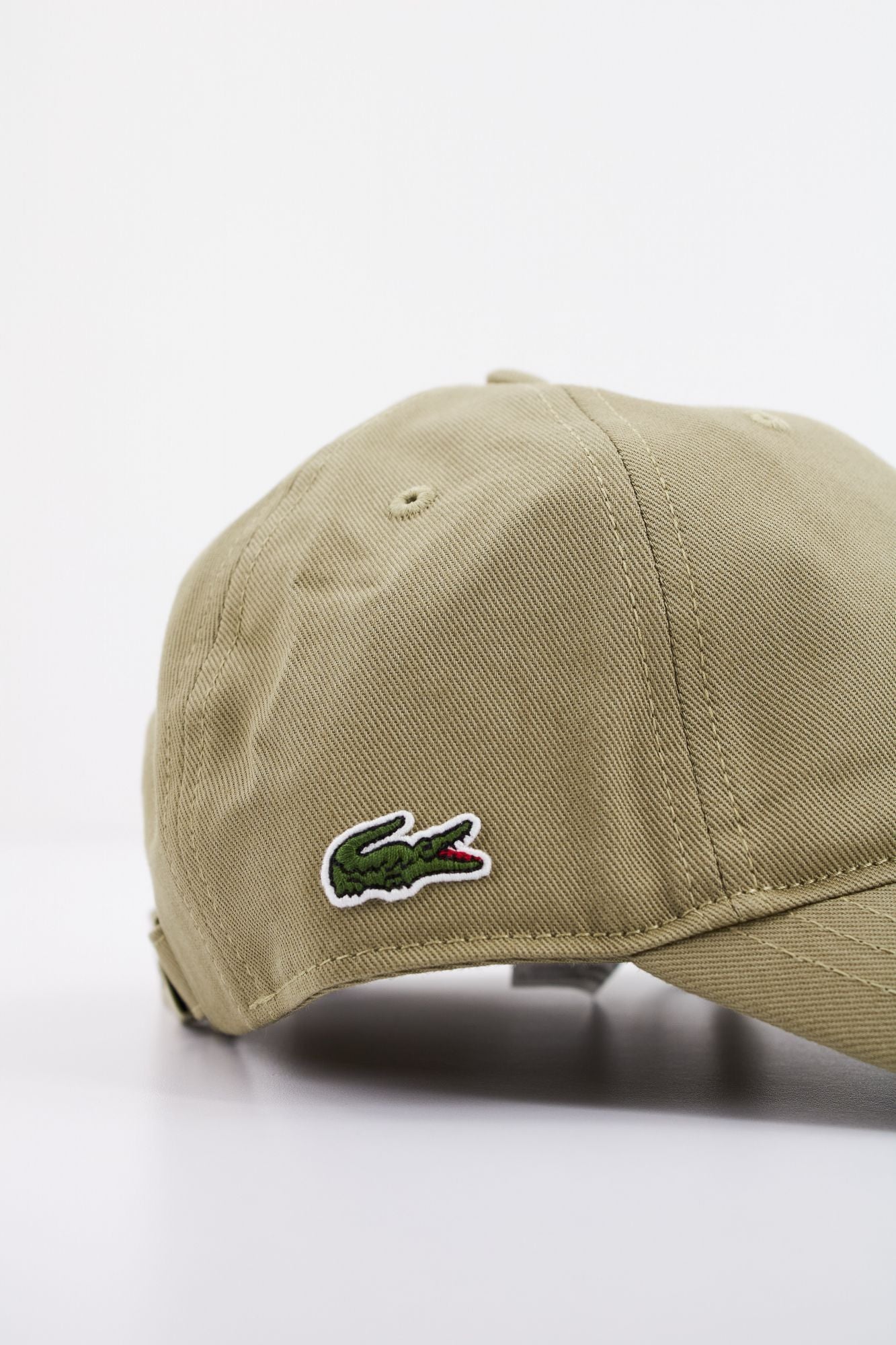 LACOSTE ORGANIC COTTON TWILL CAP en color VERDE (4)