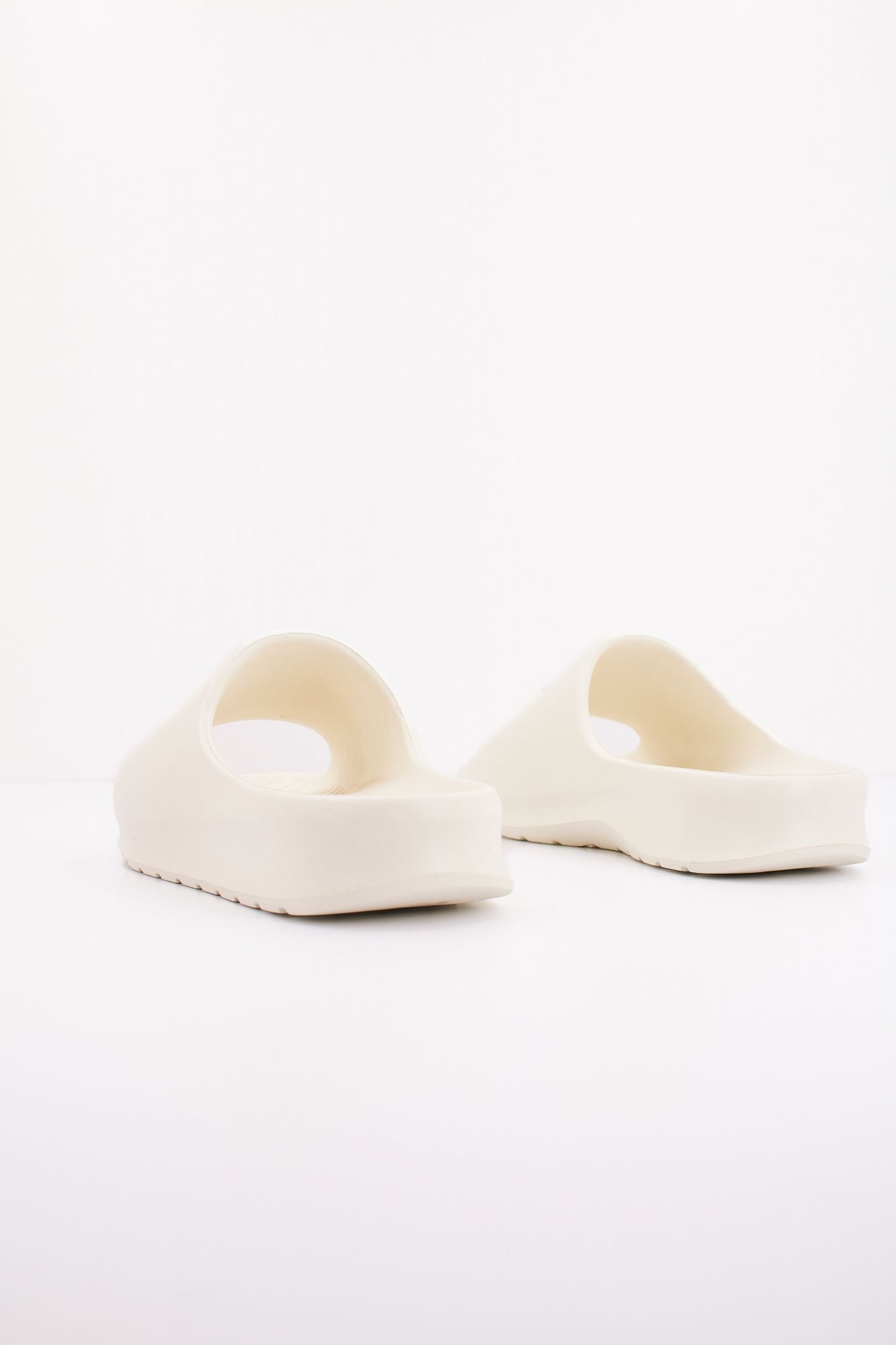 LACOSTE SERVE 2.0 SYNTHET en color BLANCO (3)