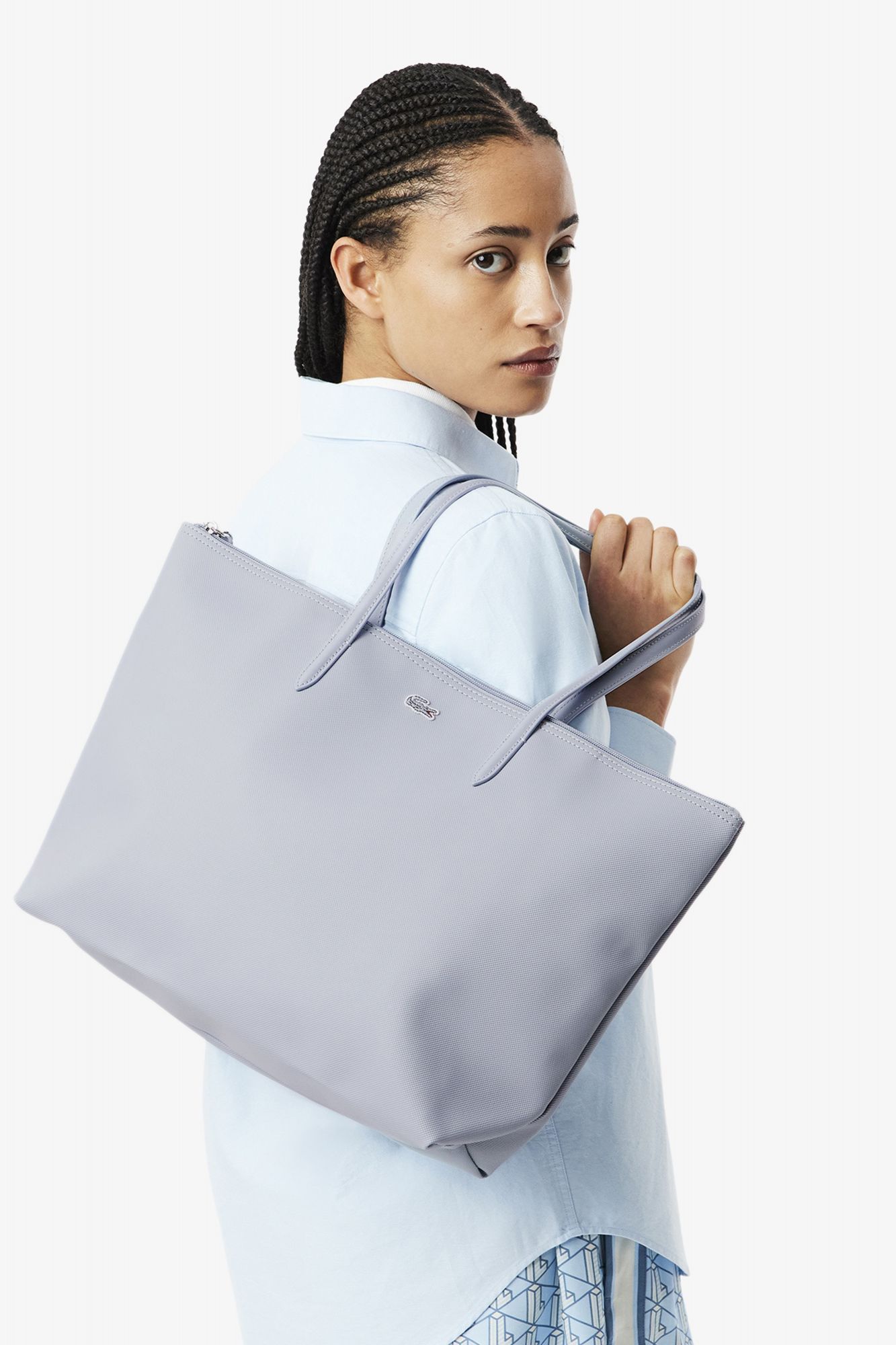 LACOSTE  LARGE COATED CANVAS TOTE en color AZUL (3)