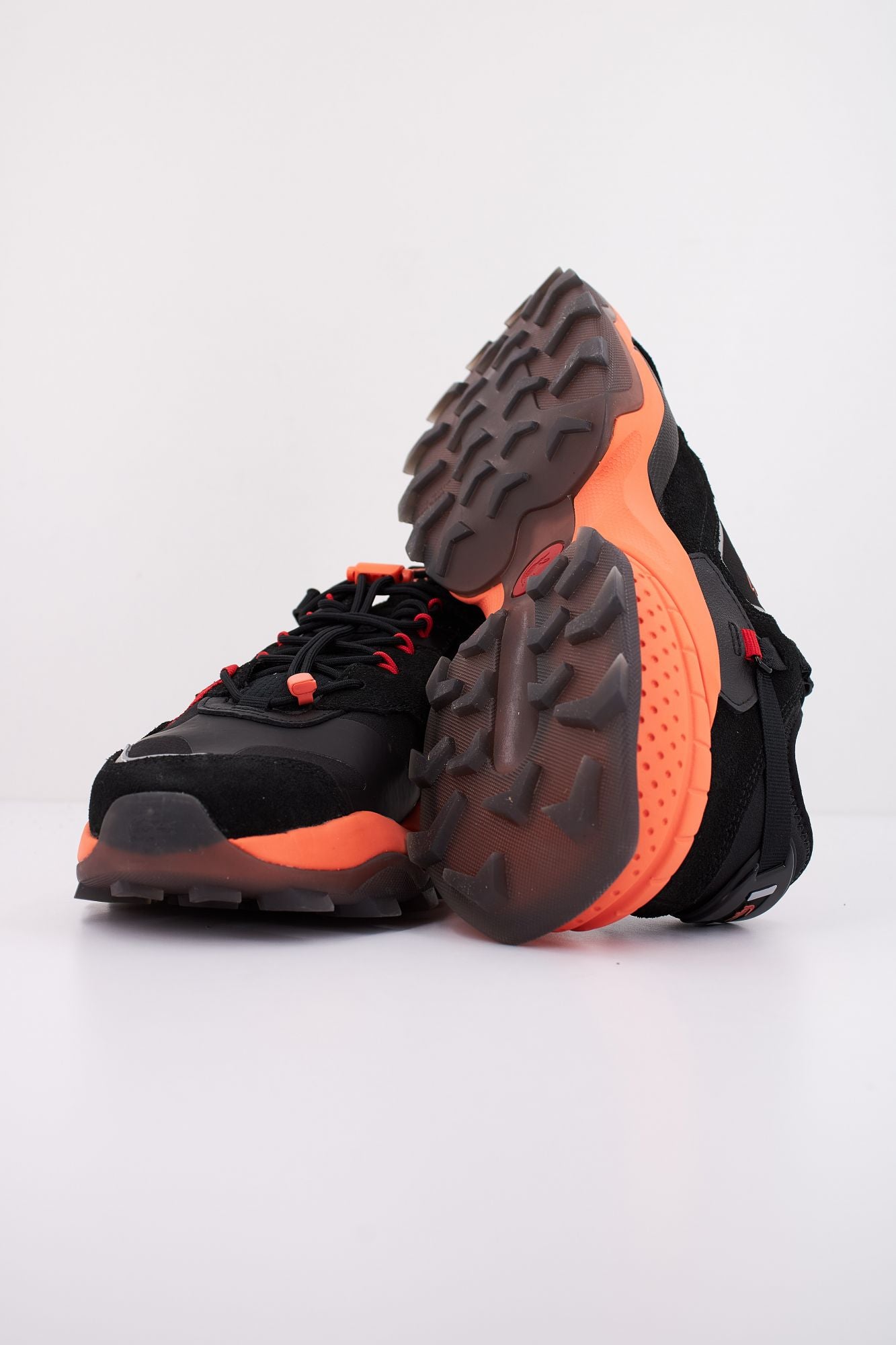 LACOSTE L-GUARD BREAKER OUTDOOR en color NEGRO (5)